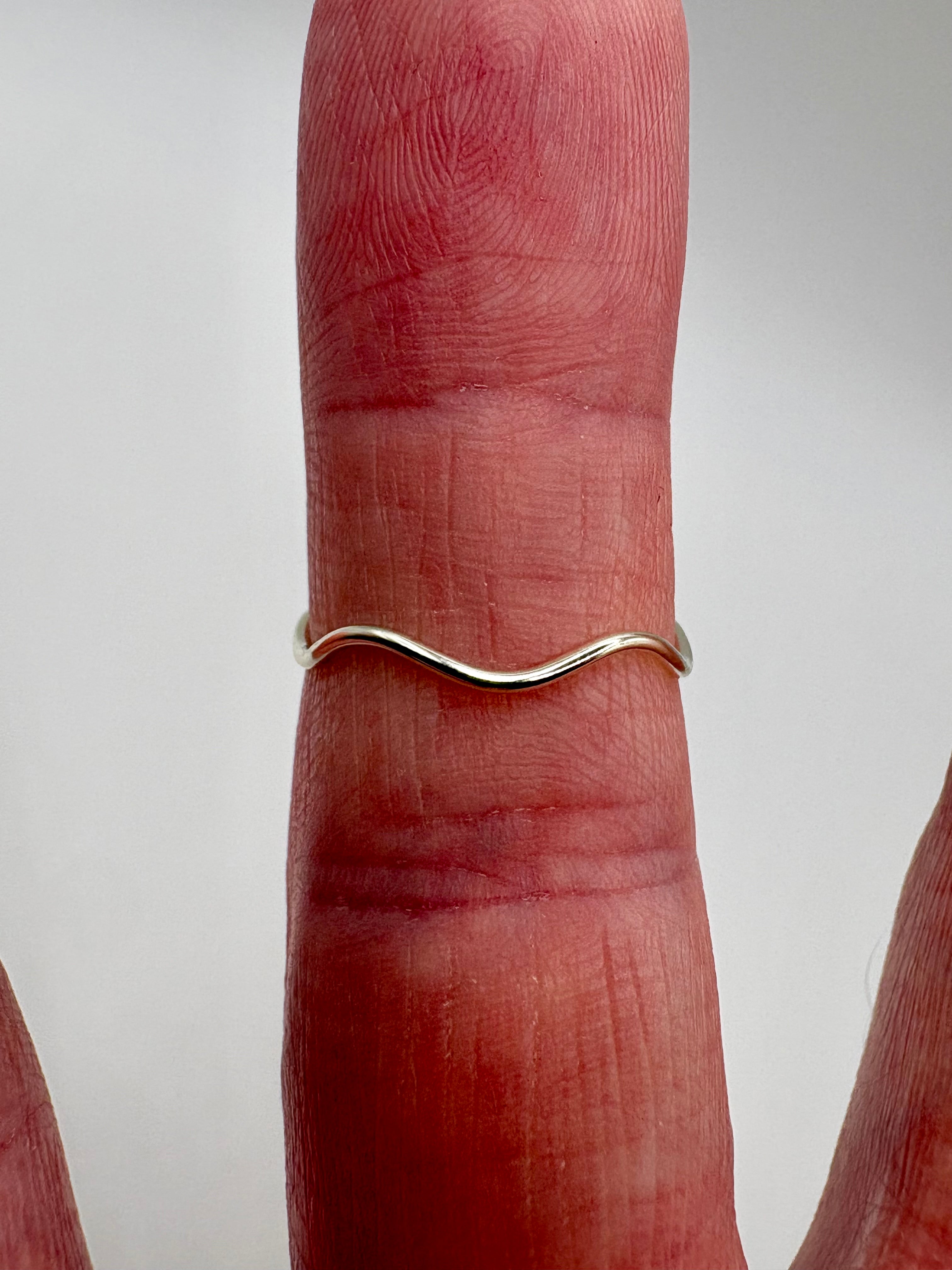 9ct white gold wavy ring