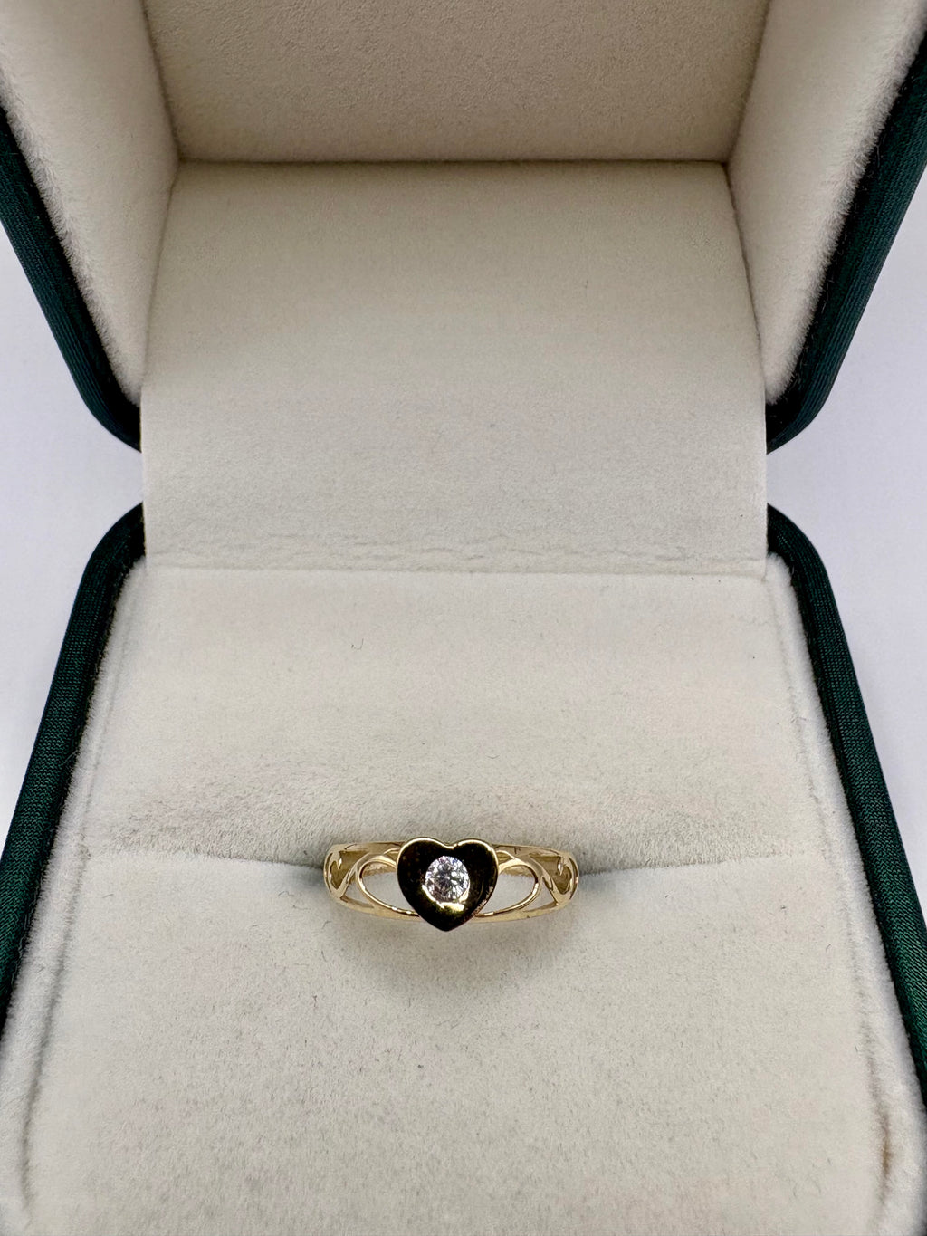 9ct gold cz heart signet ring