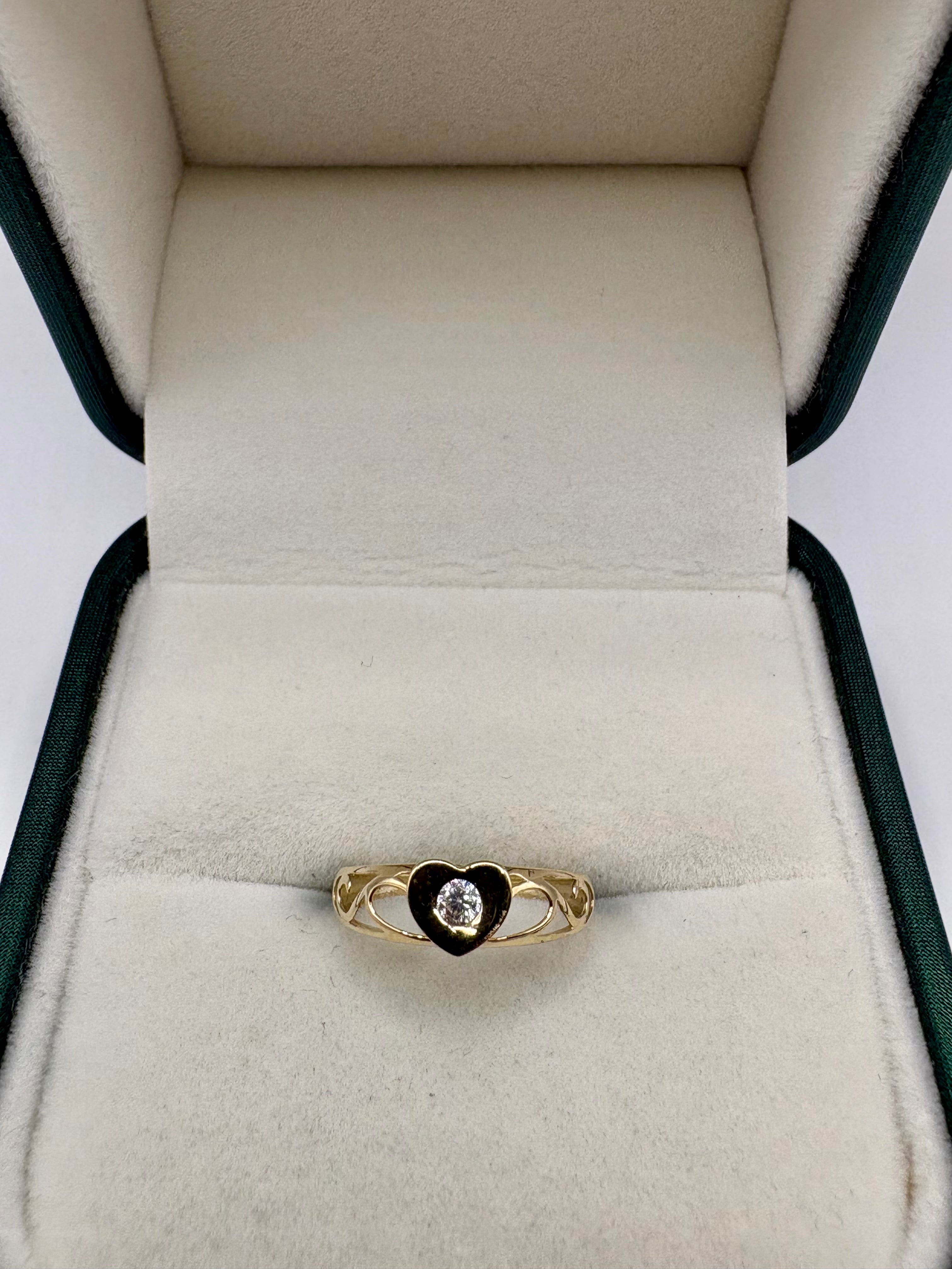 9ct gold cz heart signet ring