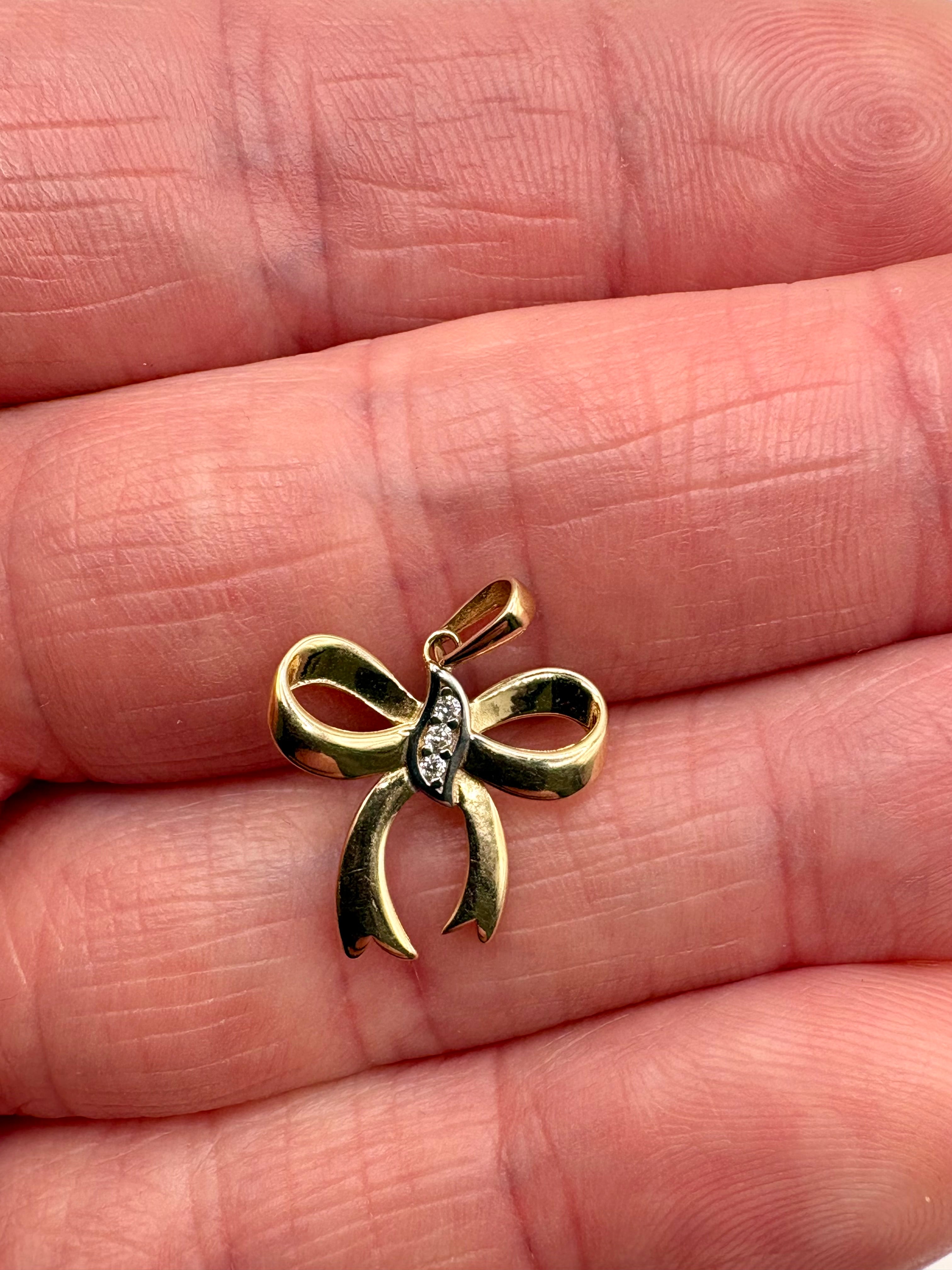 9ct gold diamond bow pendant