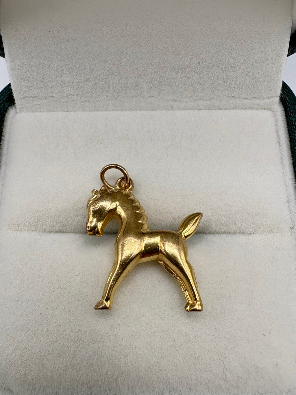9ct gold horse pendant