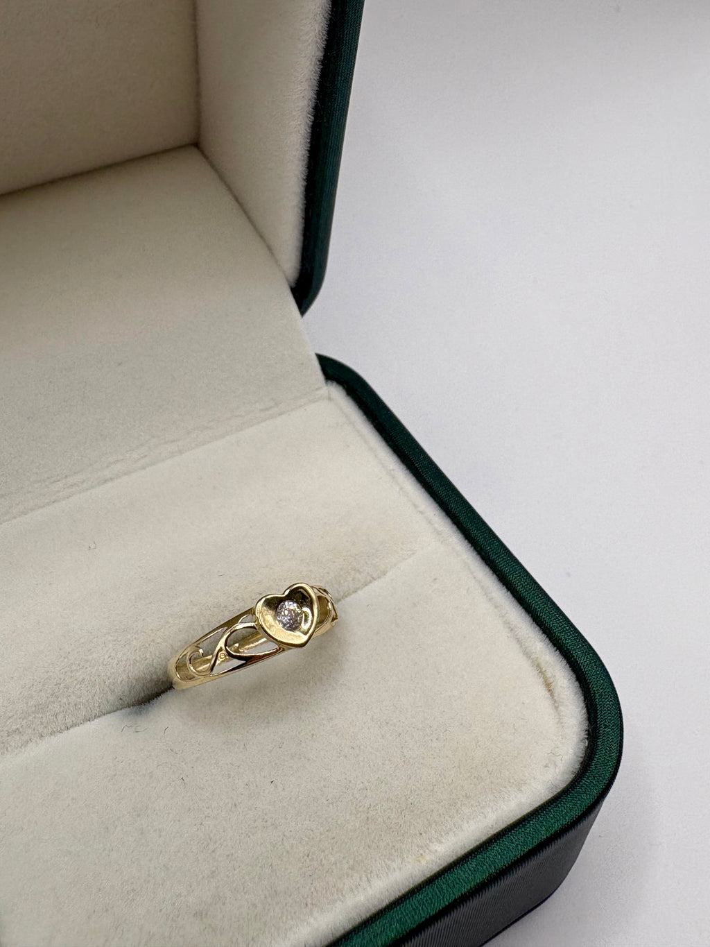 9ct gold cz heart signet ring