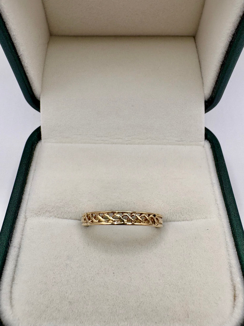 9ct gold patterned band ring