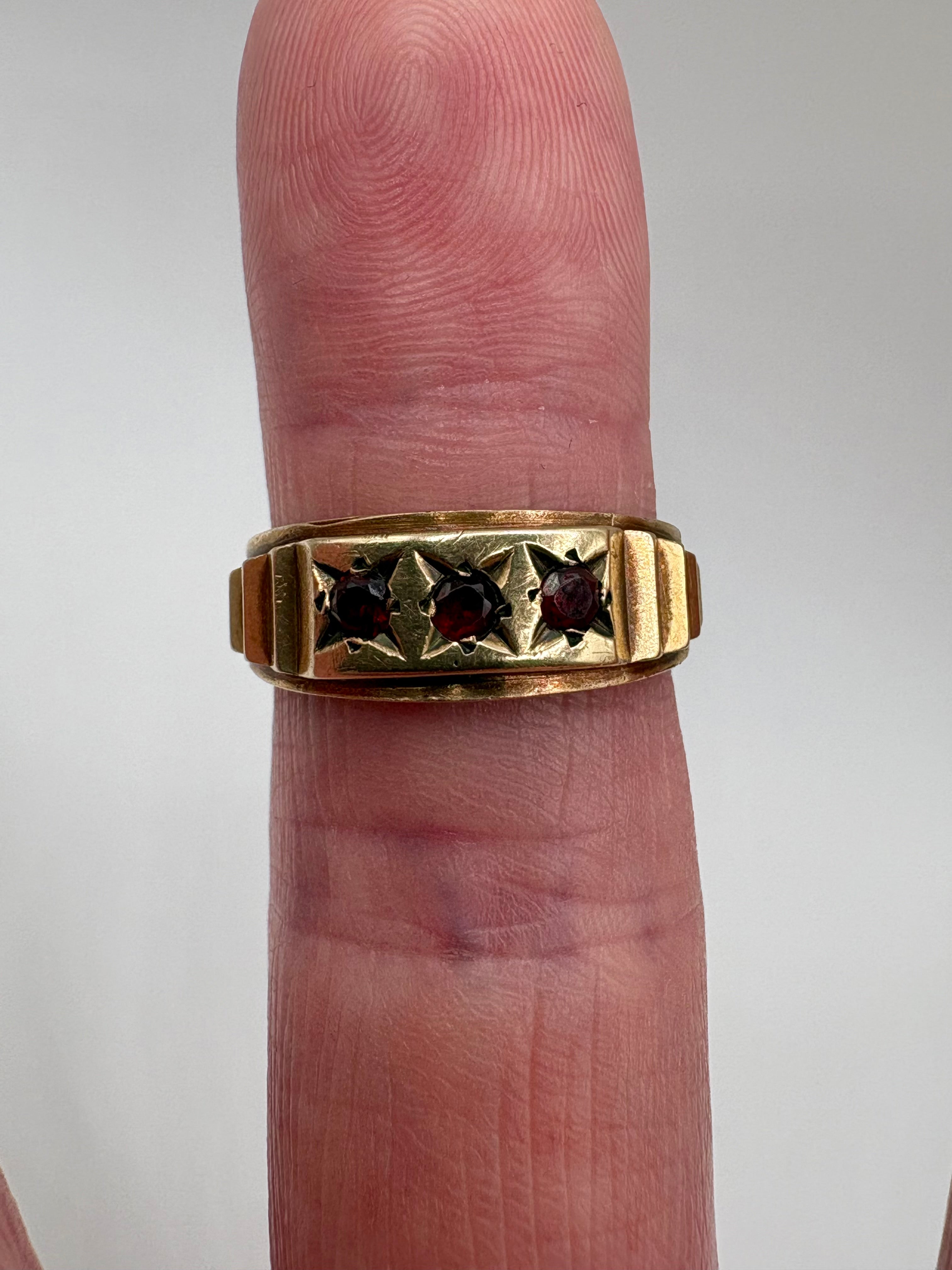9ct gold heavy vintage garnet gypsy ring
