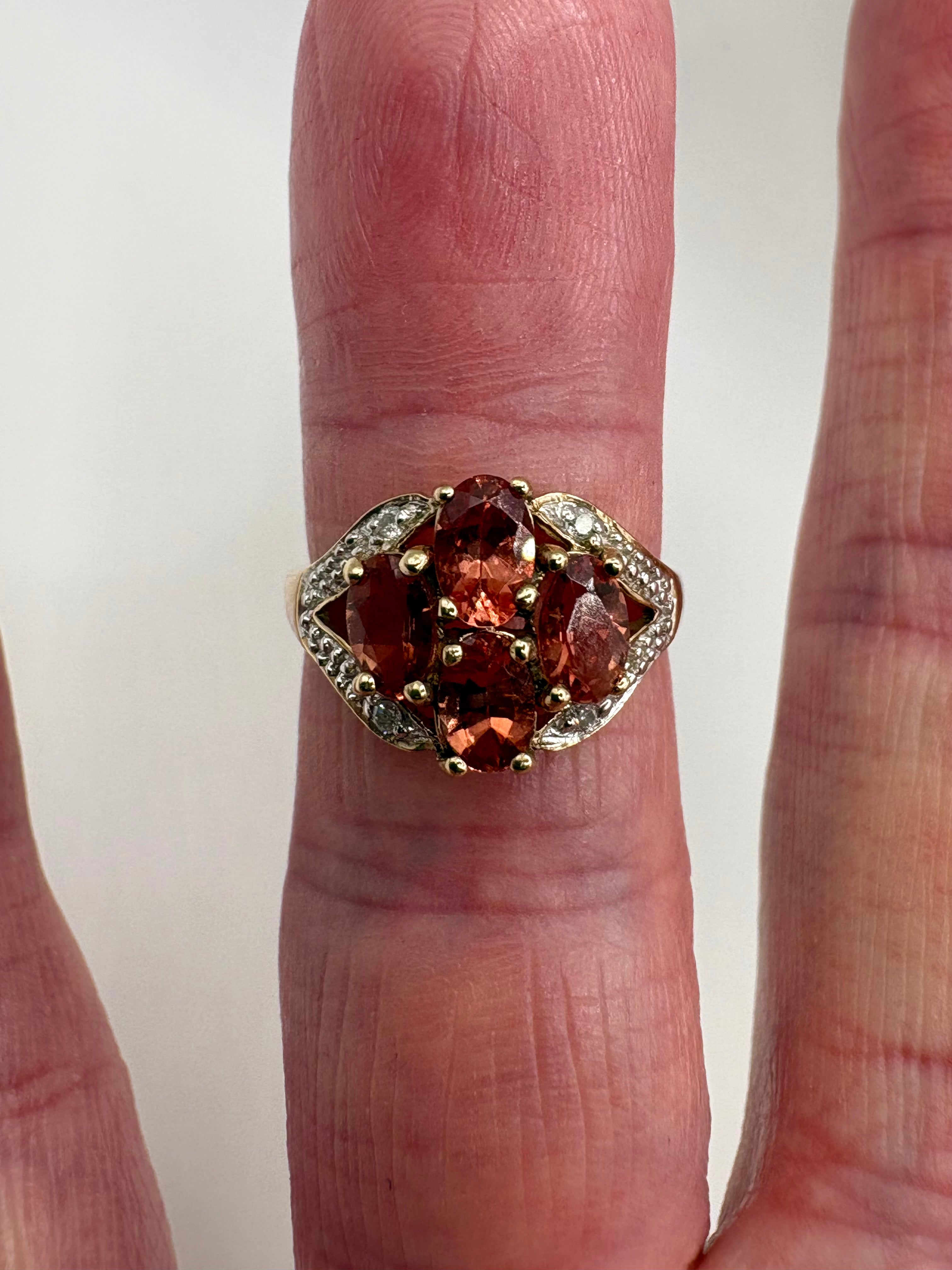 9ct gold heavy quartz and diamond ring