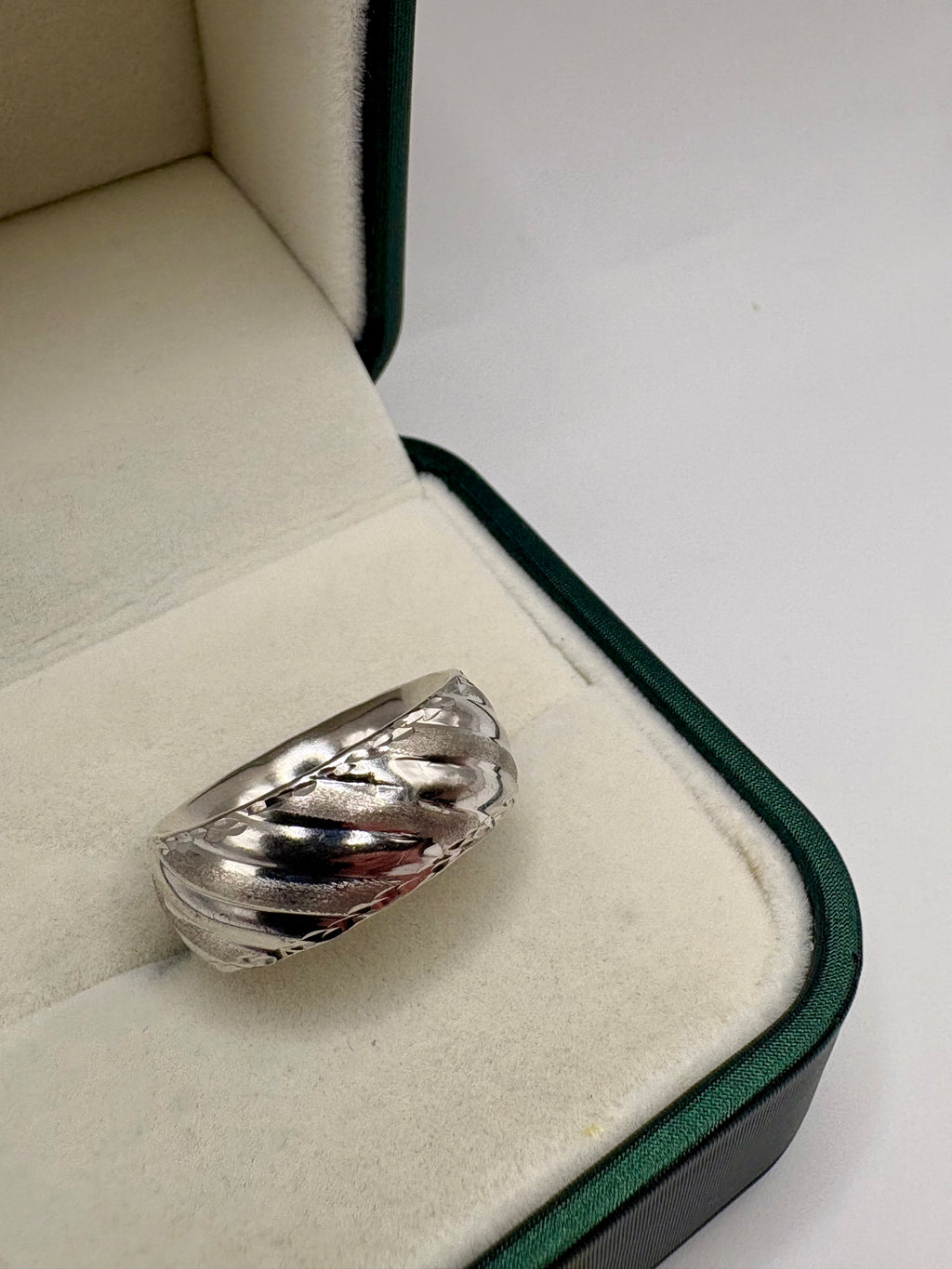 9ct white gold band ring