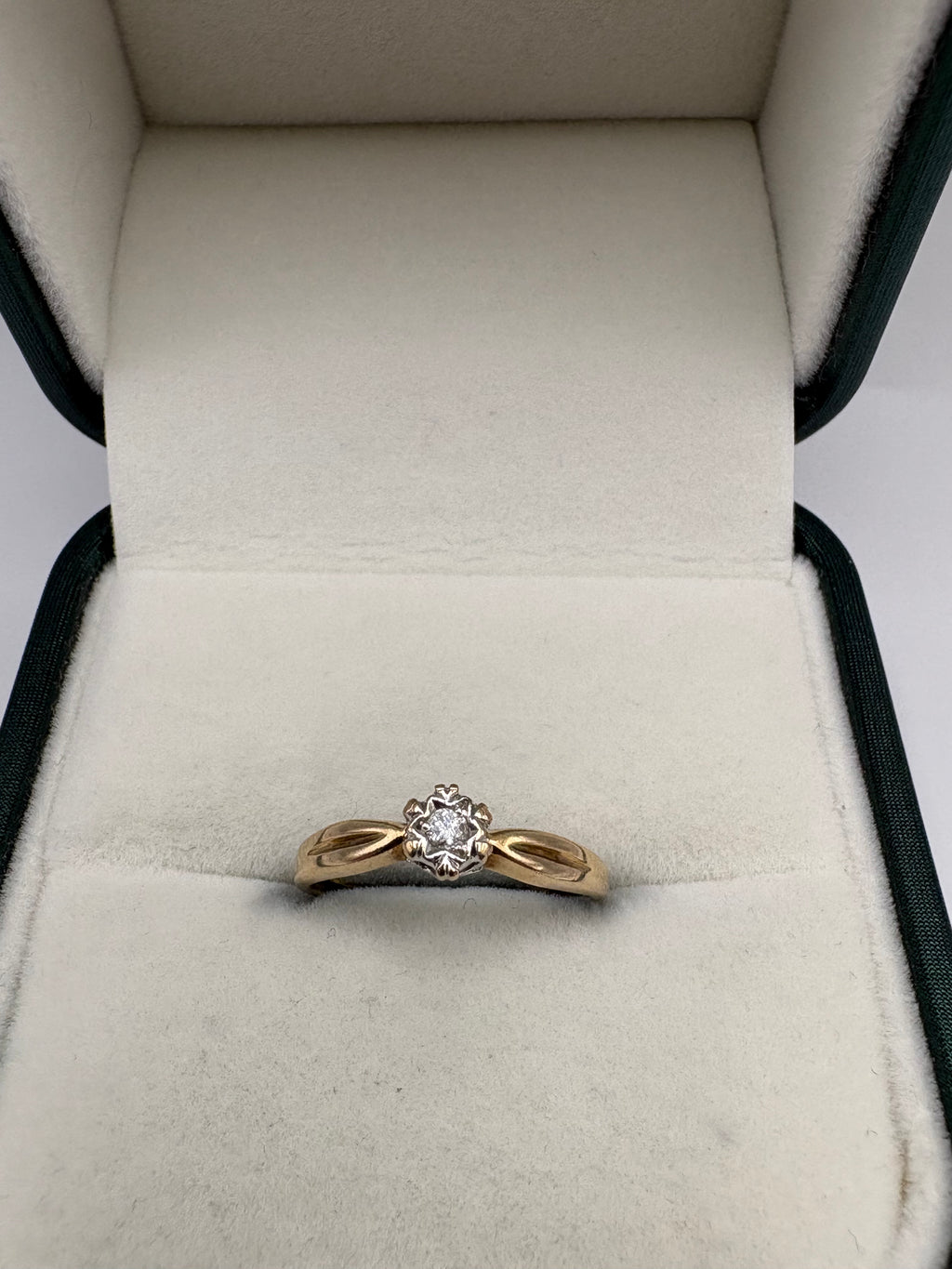 9ct gold diamond ring