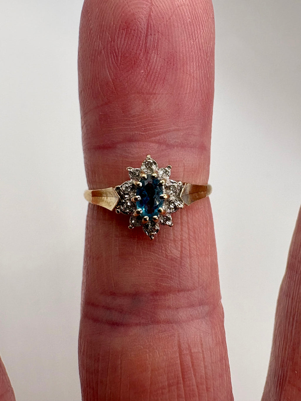 9ct gold topaz and diamond ring