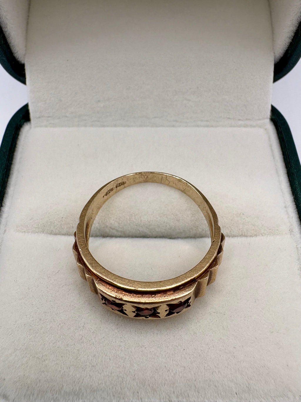 9ct gold heavy vintage garnet gypsy ring
