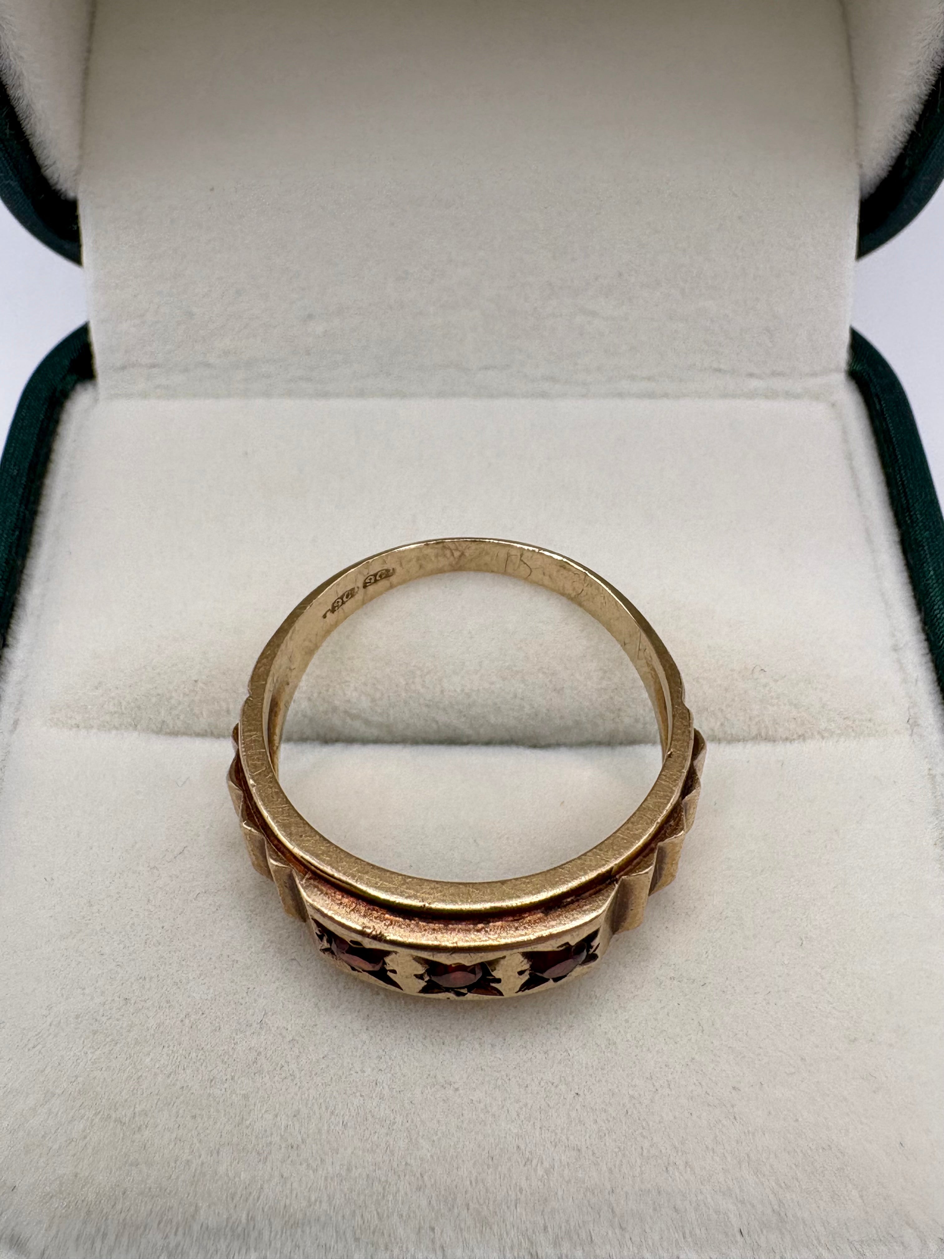 9ct gold heavy vintage garnet gypsy ring