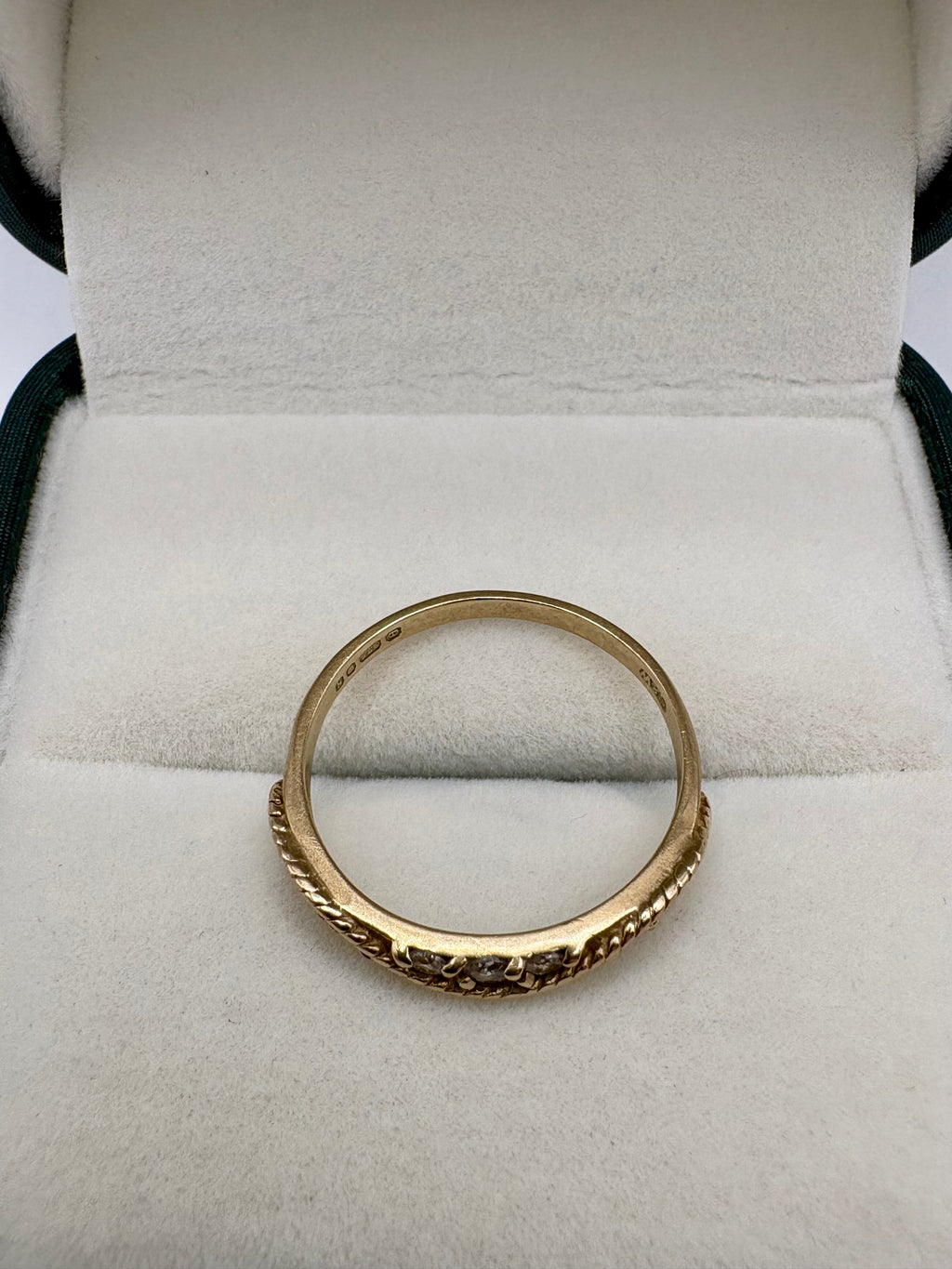9ct gold synthetic spinel ring