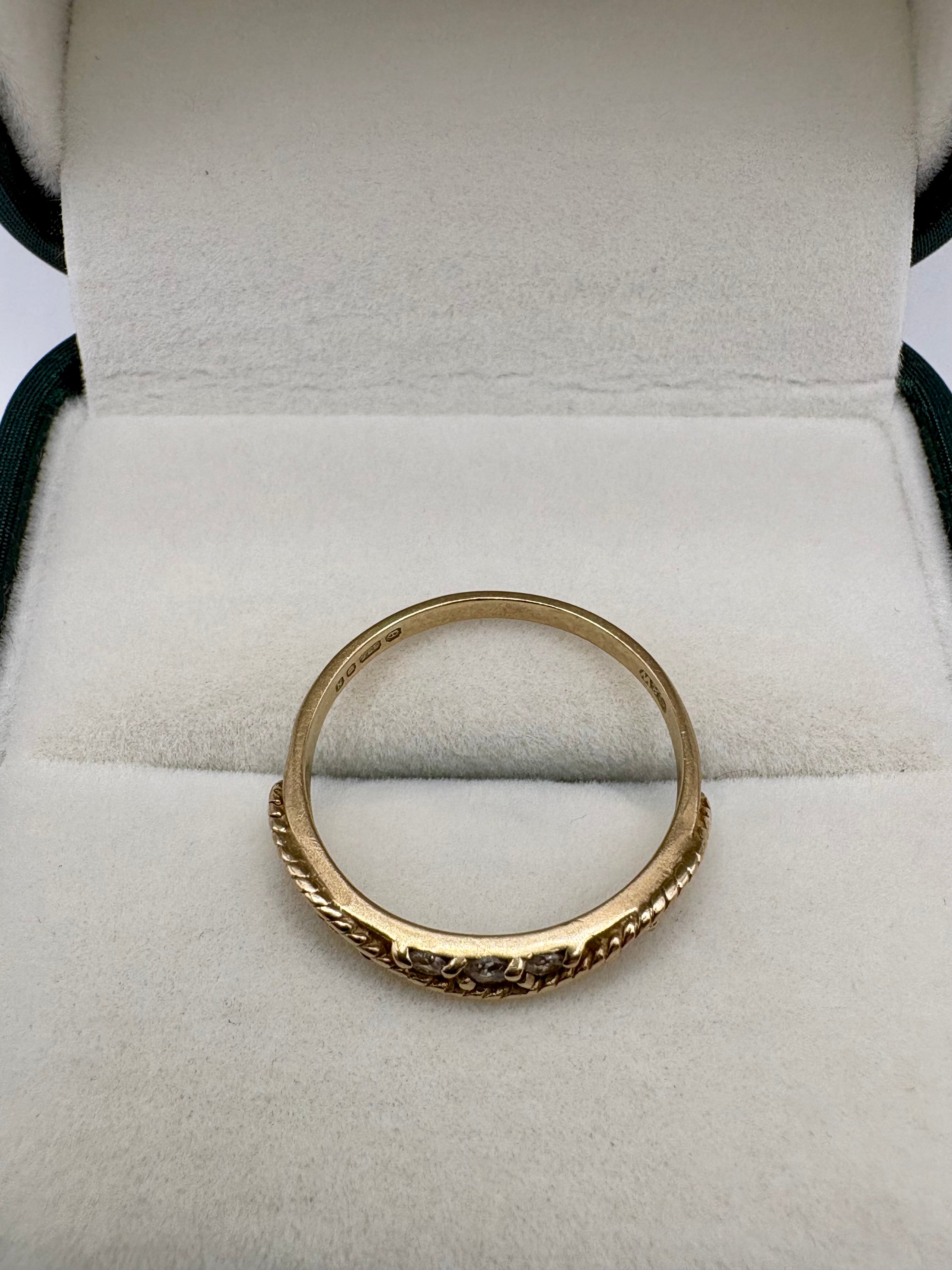 9ct gold synthetic spinel ring