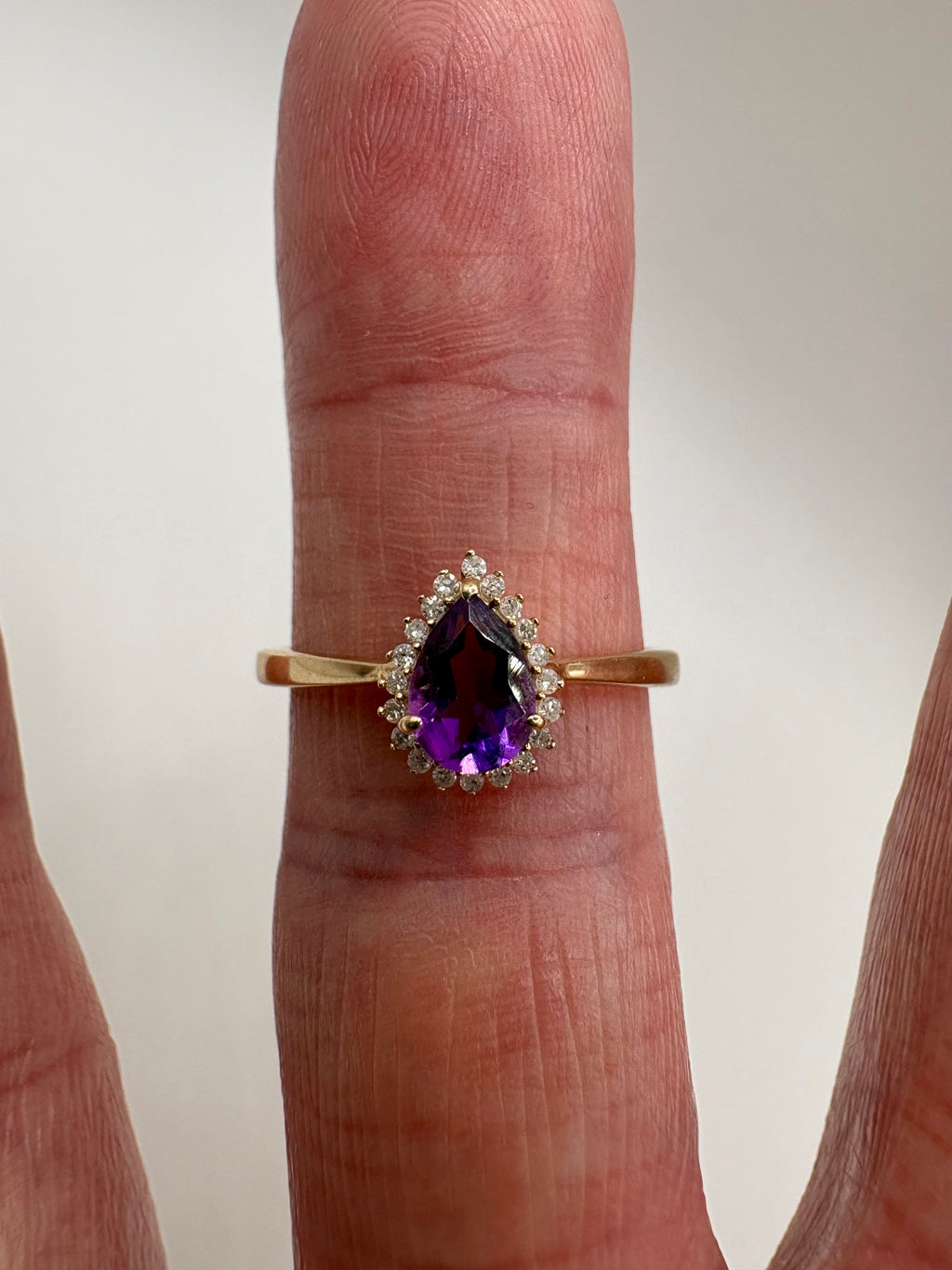 9ct gold amethyst and diamond ring
