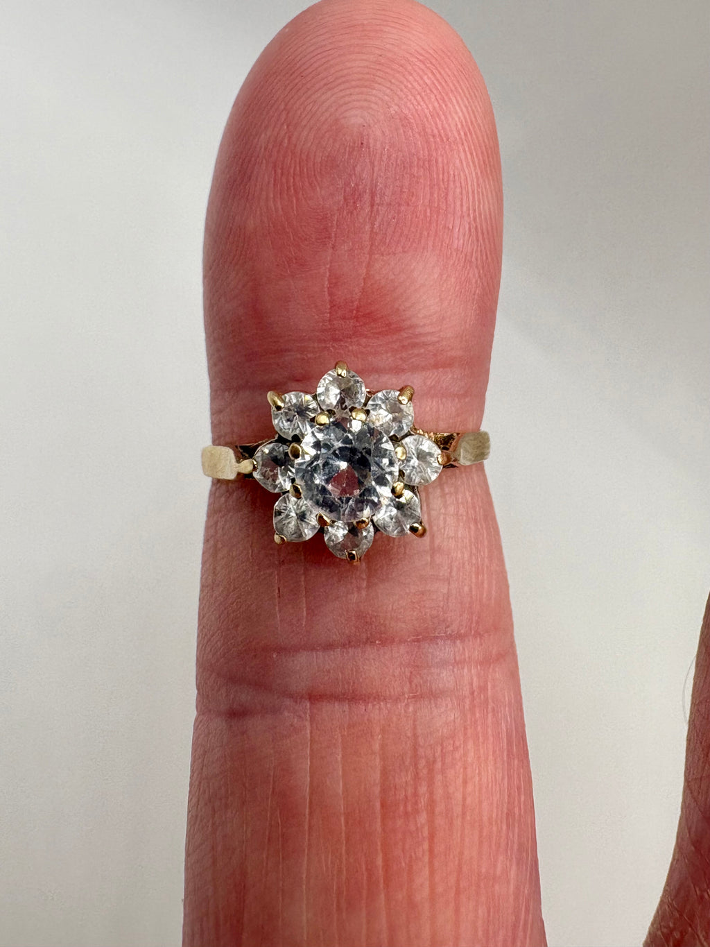 9ct gold vintage 1975 synthetic spinel ring
