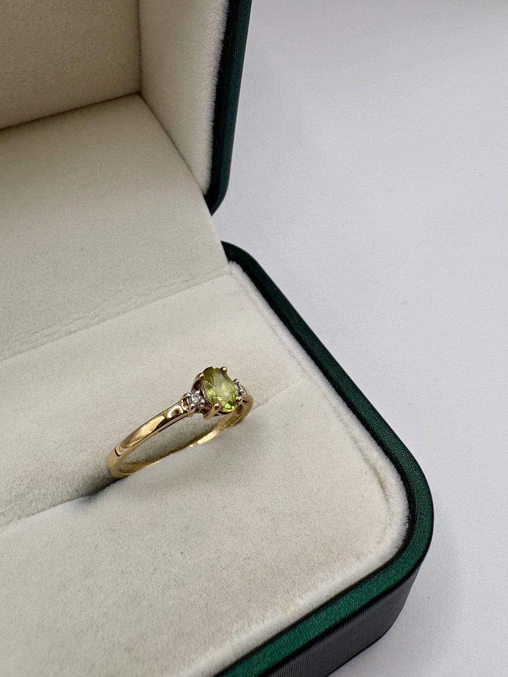 9ct gold sphene and diamond ring