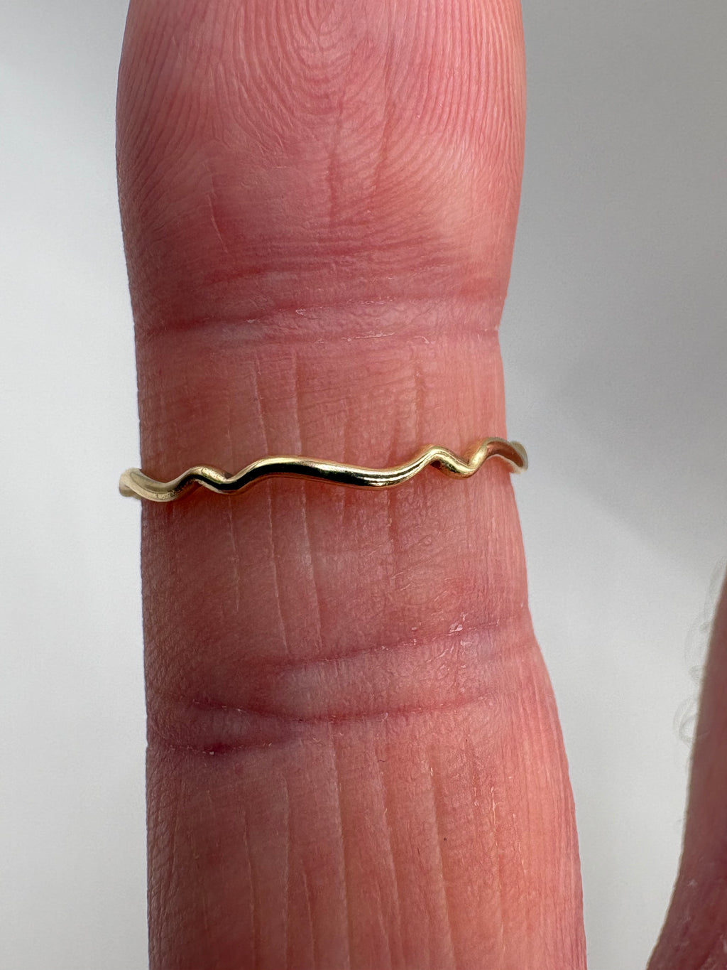 9ct gold tidal wave ring