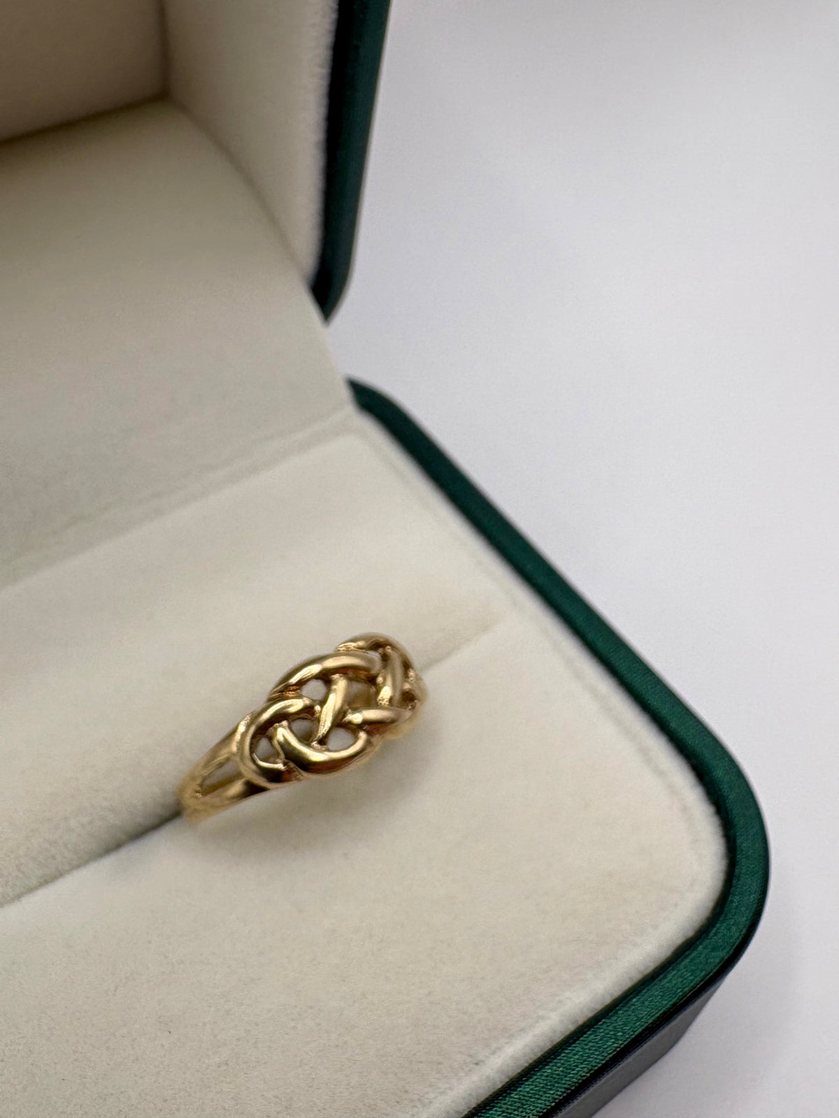 9ct gold celtic style ring
