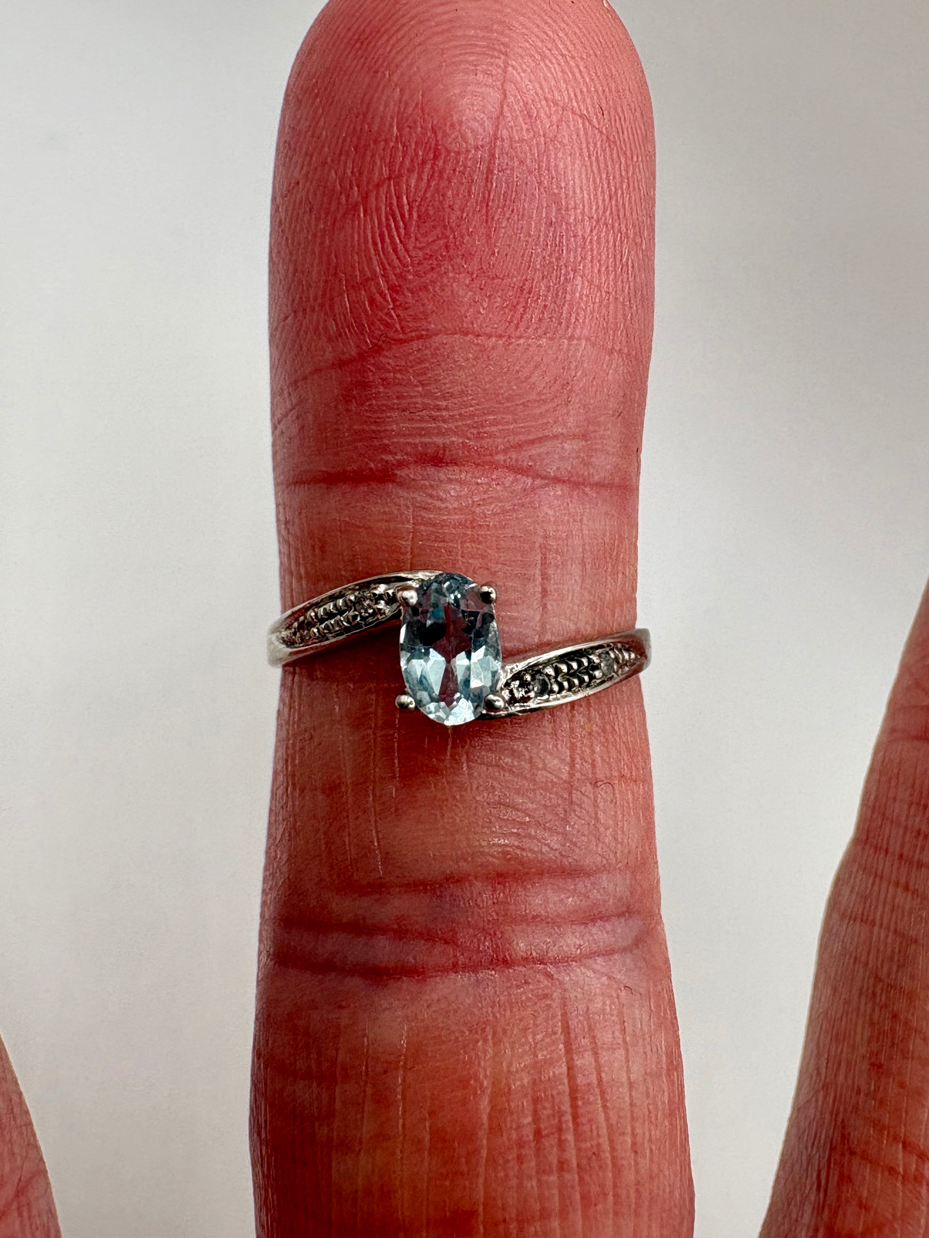9ct white gold topaz and diamond ring