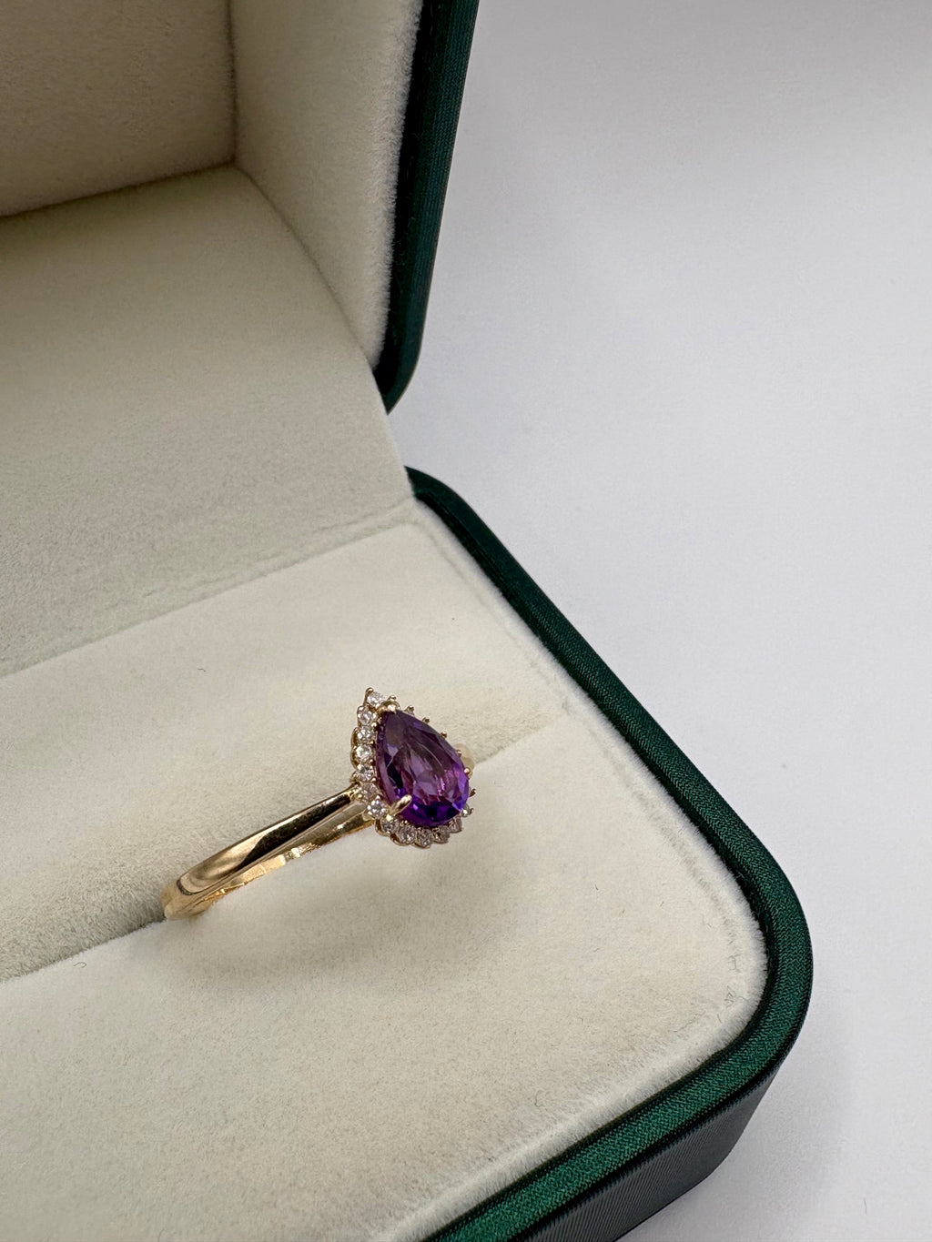 9ct gold amethyst and diamond ring