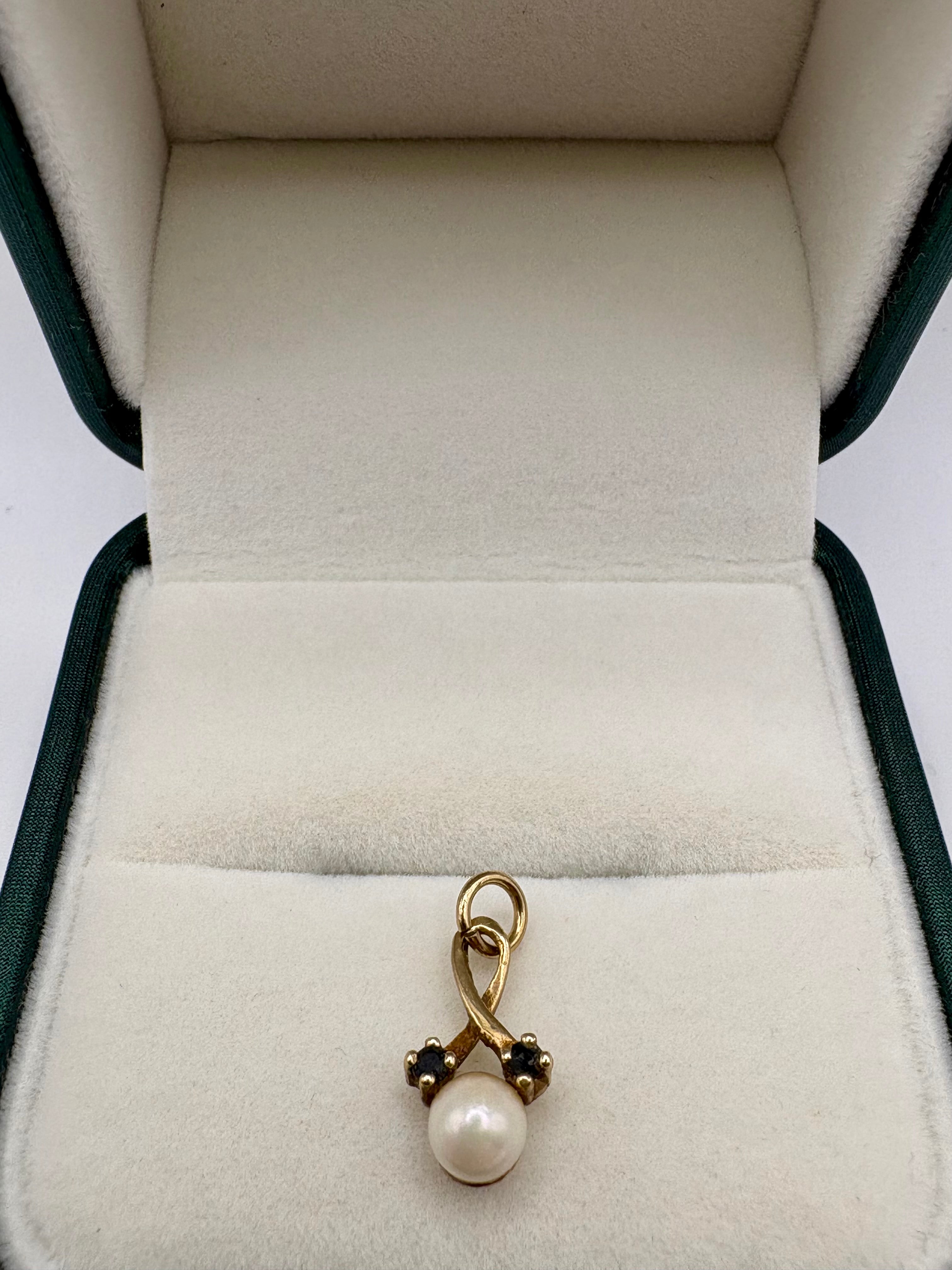 9ct gold cultured pearl and sapphire pendant