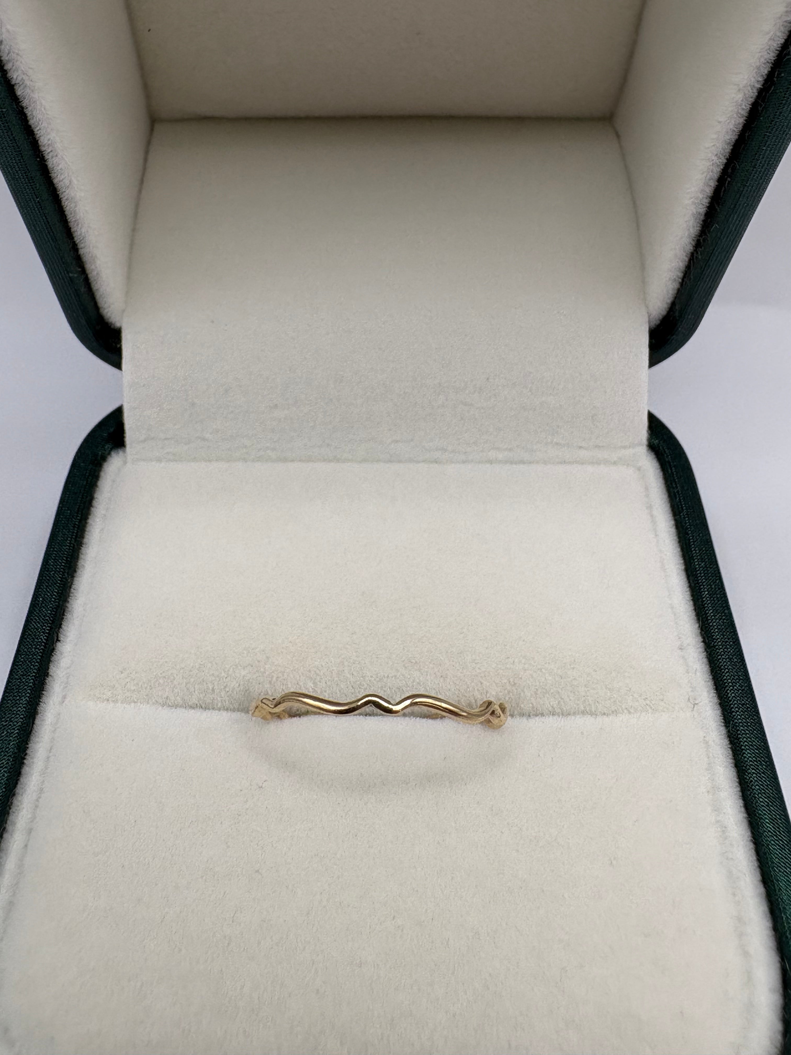 9ct gold tidal wave ring