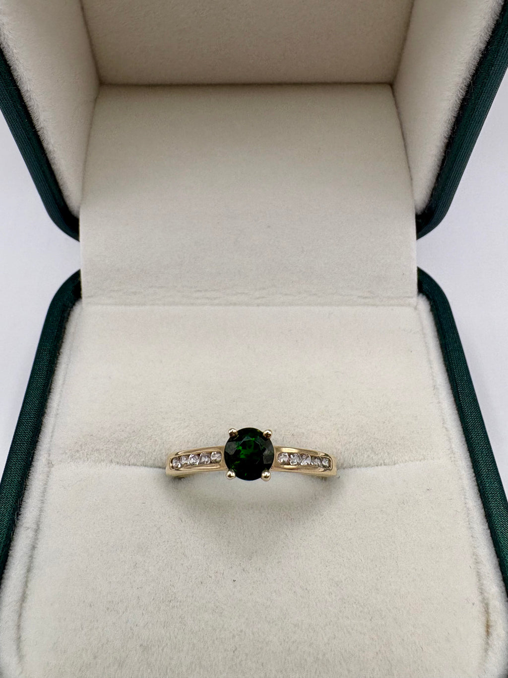 9ct gold diopside and zircon ring