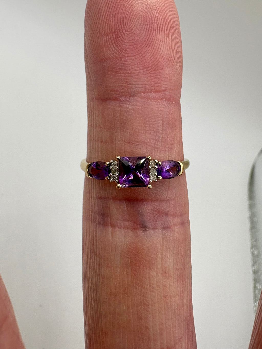 9ct gold amethyst and diamond ring