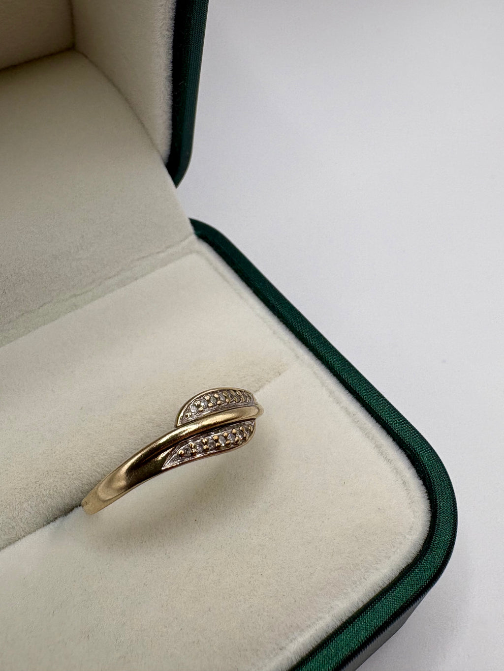 9ct gold diamond ring