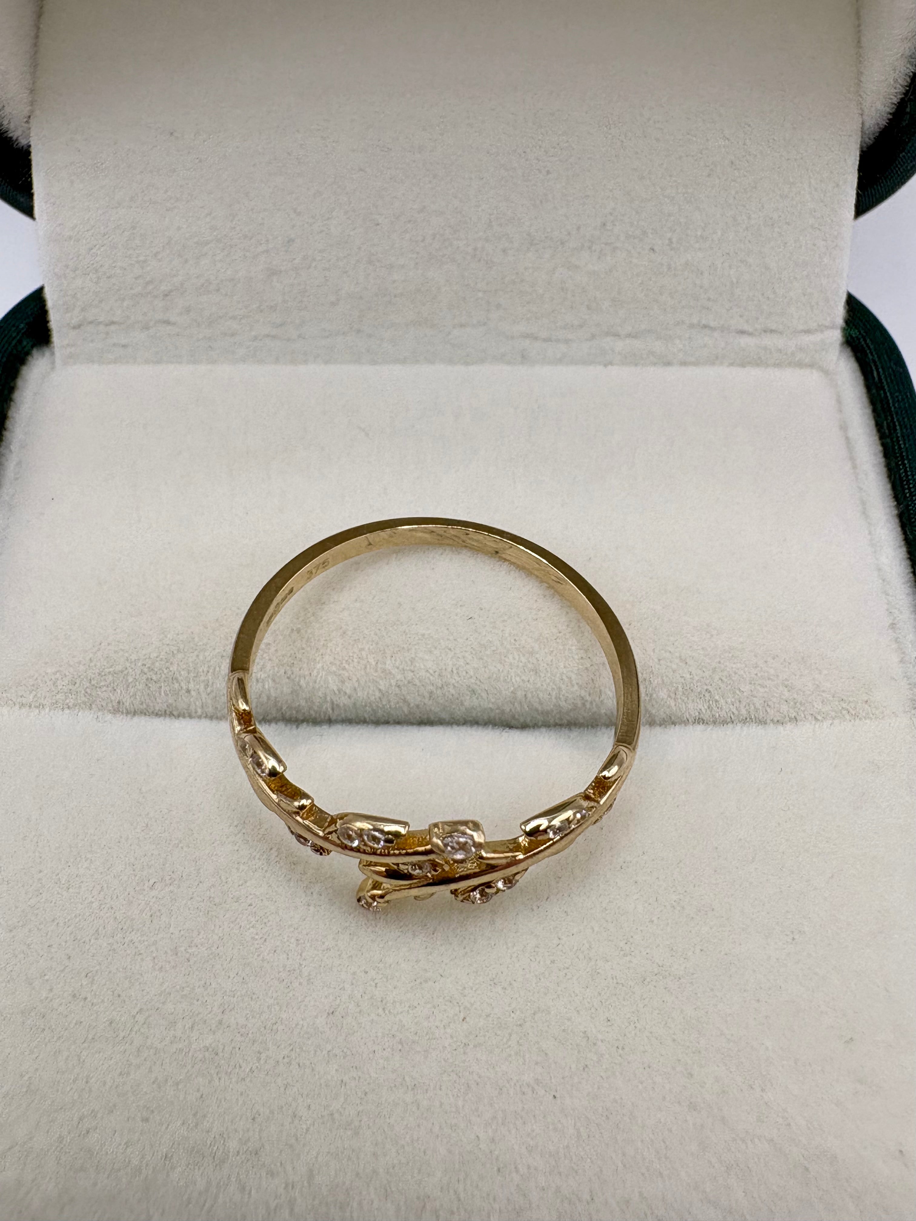 9ct gold leaf zircon ring