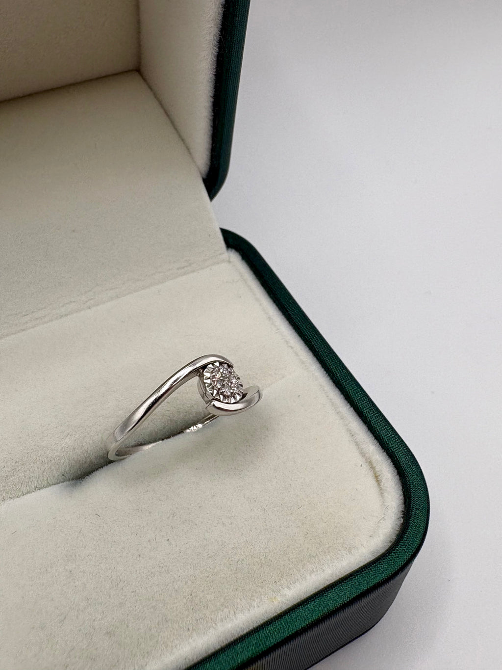 9ct white gold diamond cluster ring