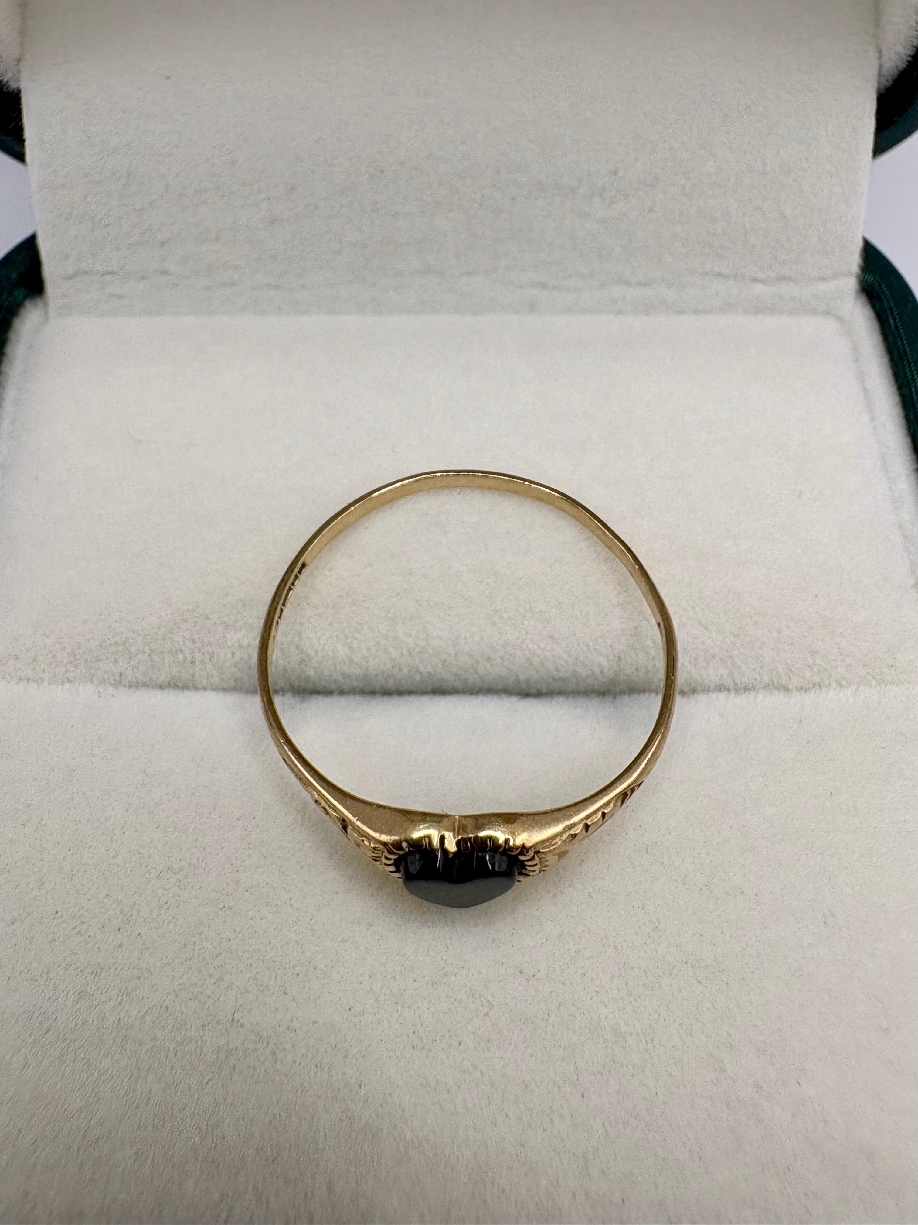 9ct gold onyx heart ring