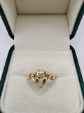 9ct gold heart patterned ring