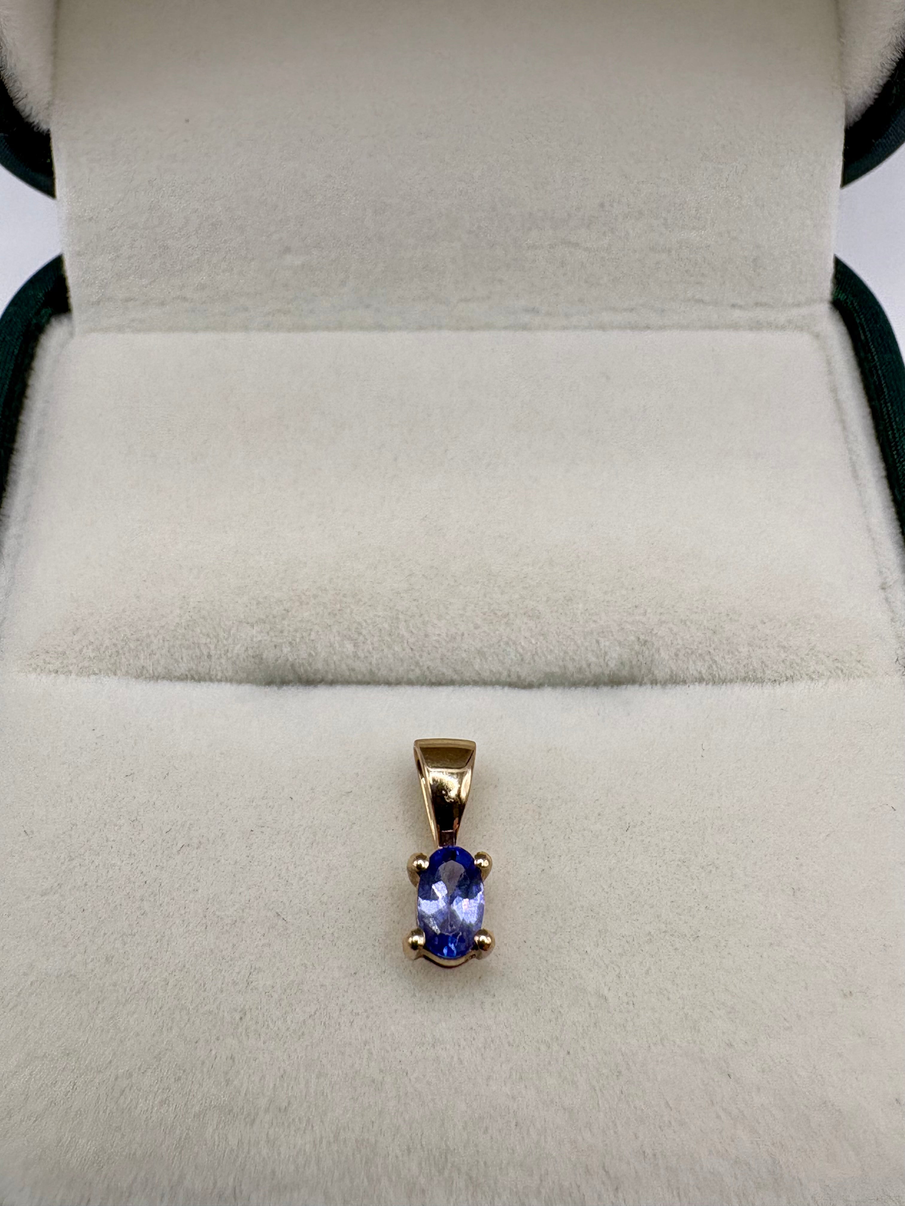 9ct gold tanzanite pendant