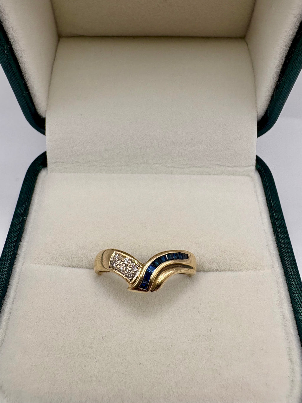 14ct gold sapphire and diamond ring