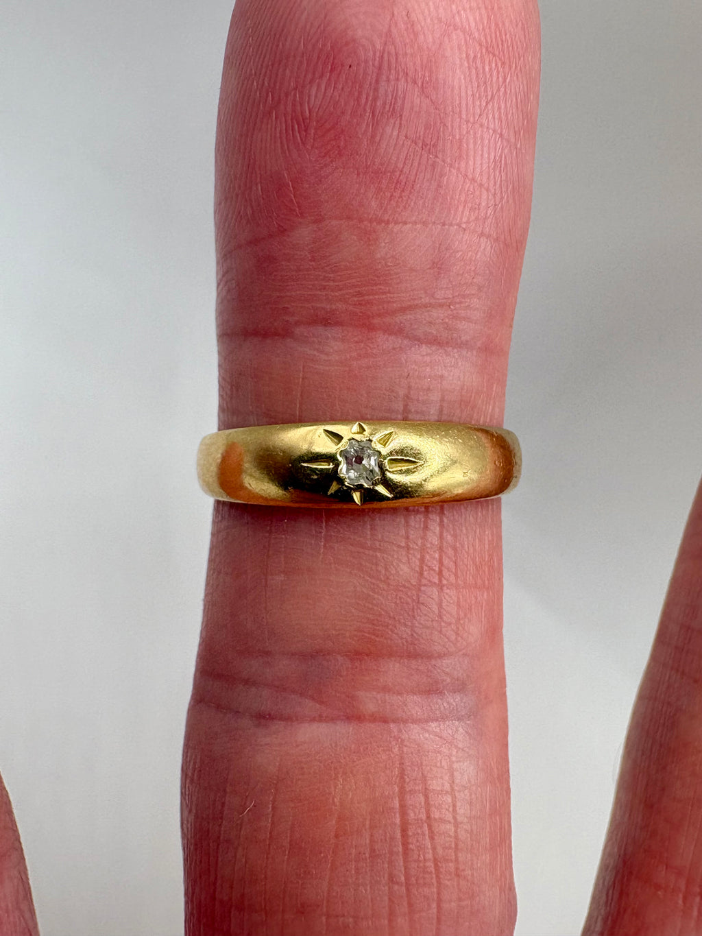 18ct gold antique old cut diamond gypsy ring