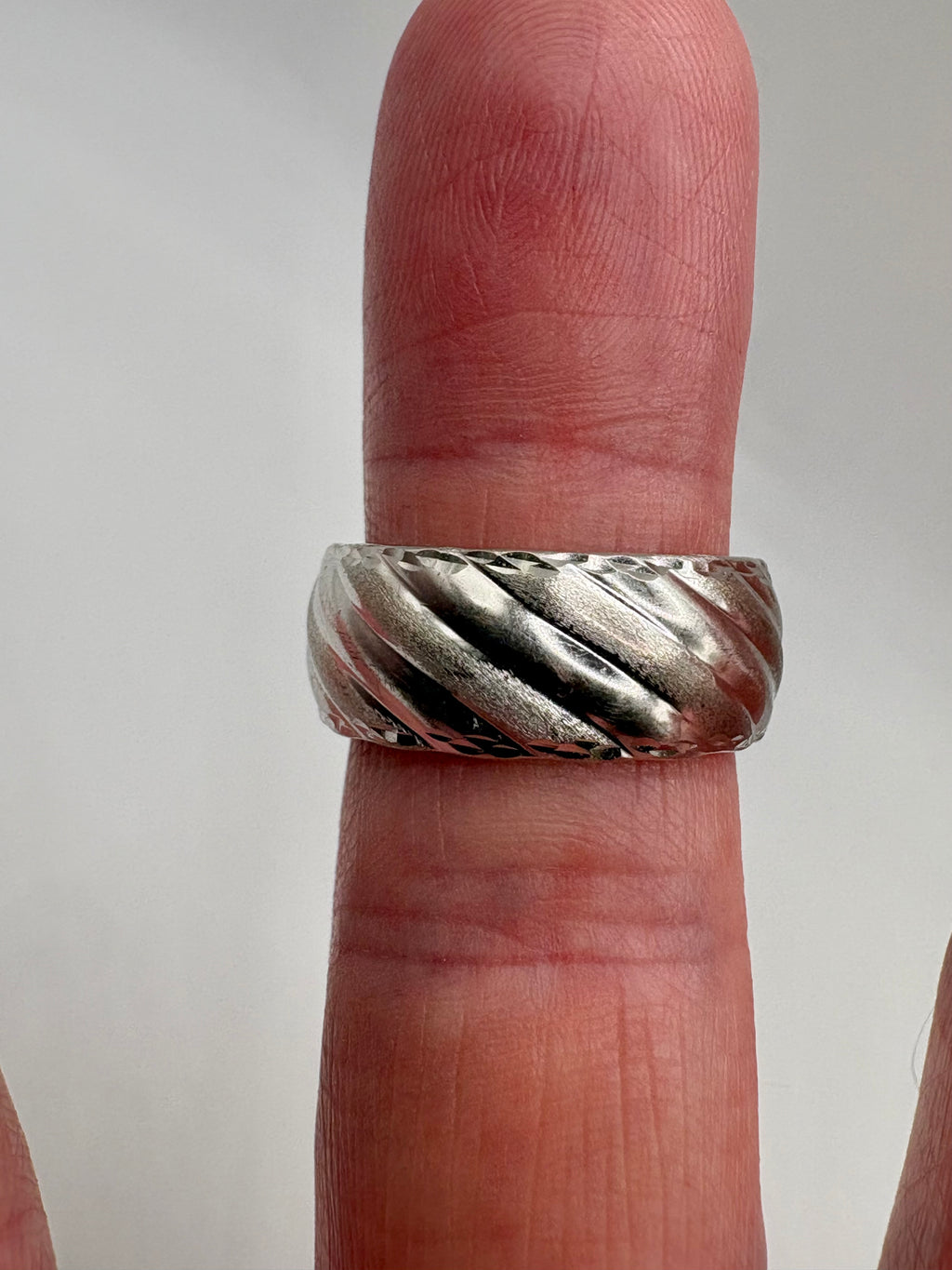 9ct white gold band ring