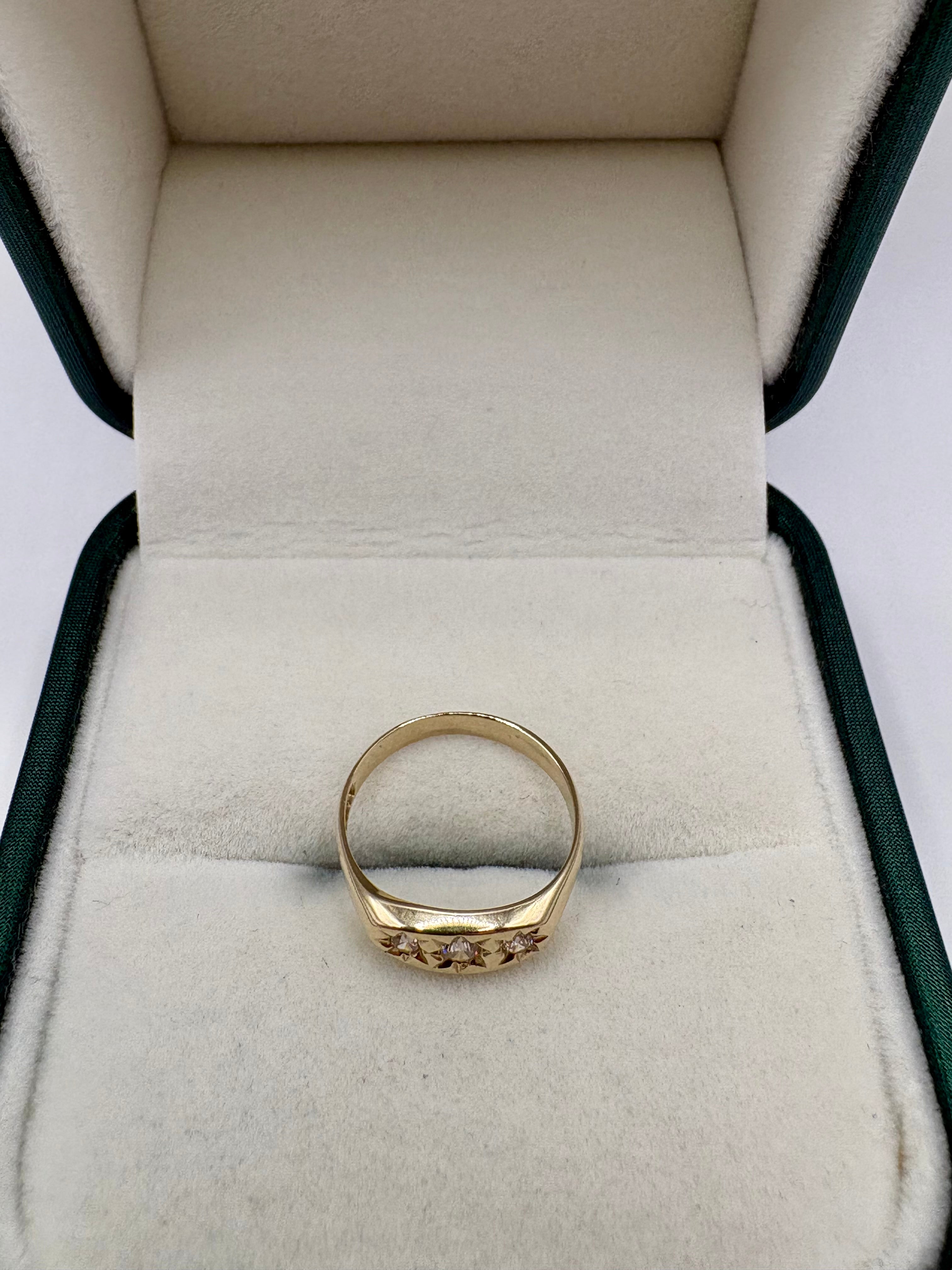 9ct gold cz star gypsy ring