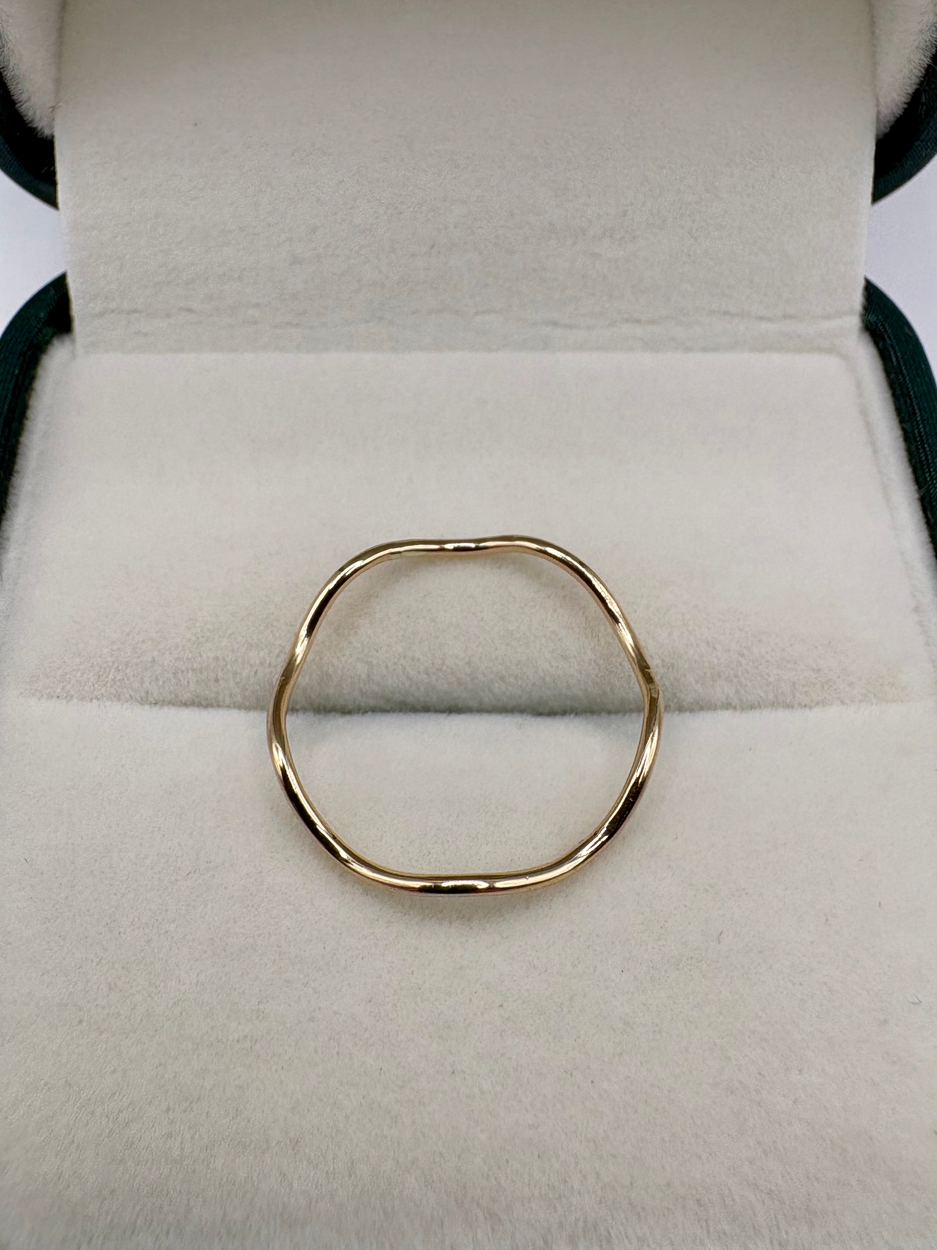 9ct gold wavy ring