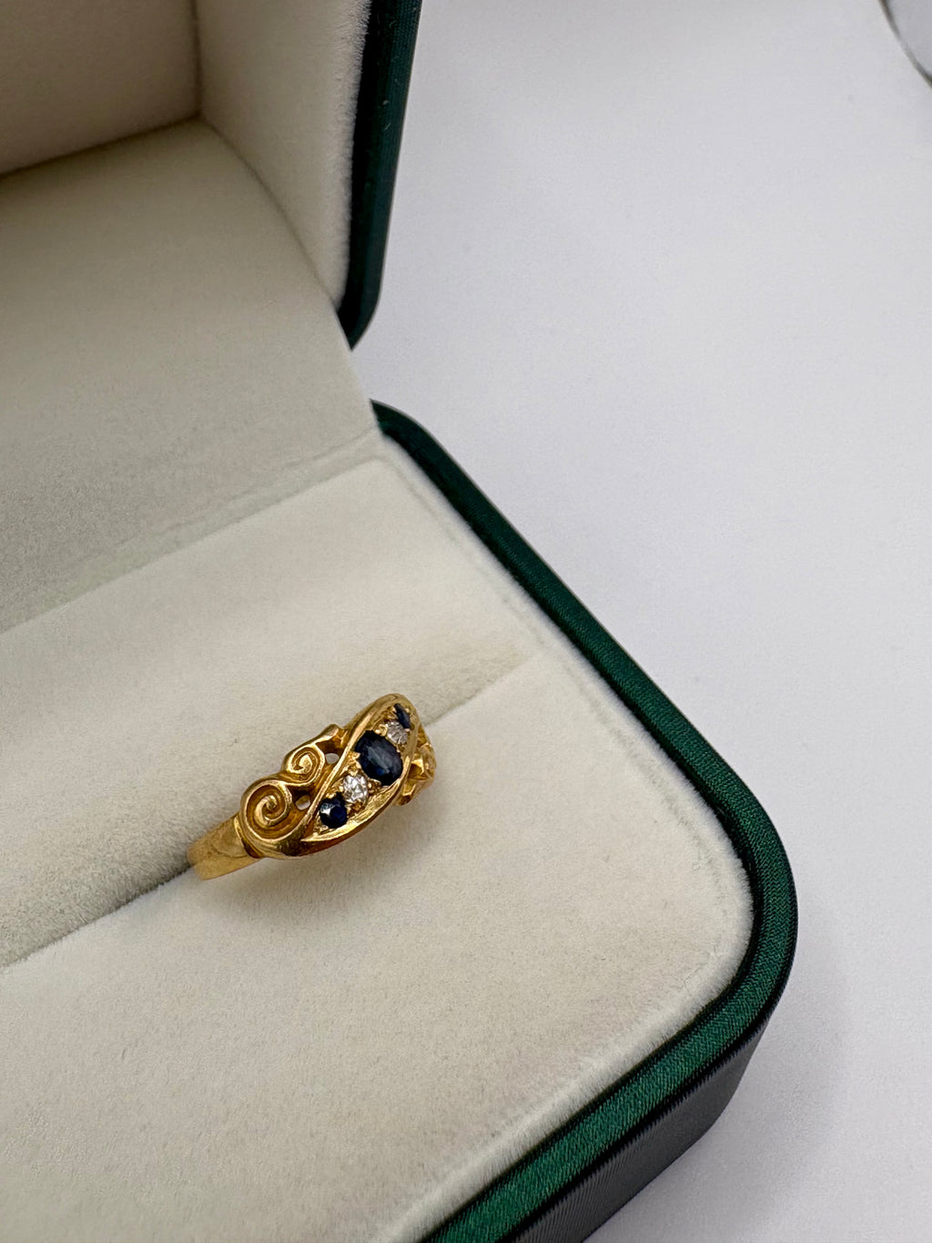 18ct gold vintage sapphire and diamond gypsy ring