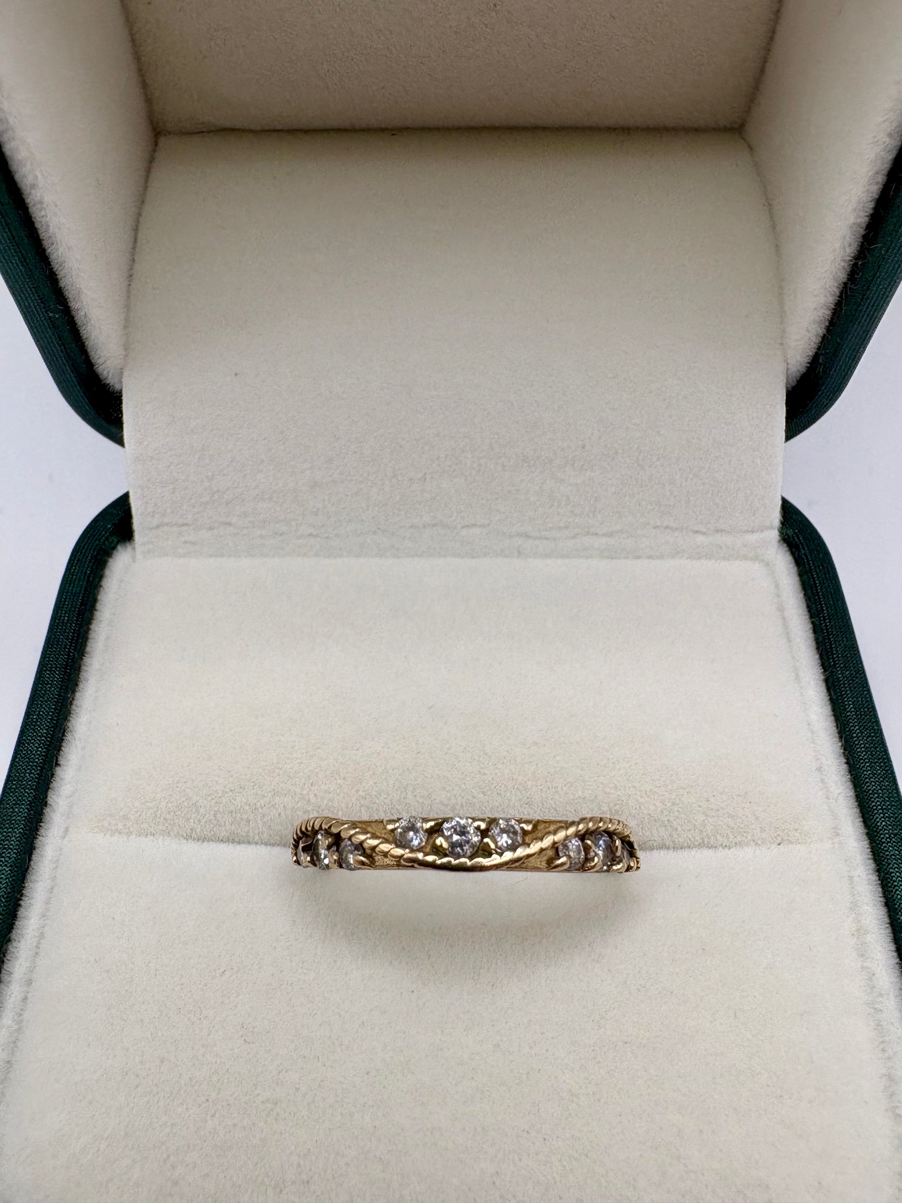 9ct gold synthetic spinel ring