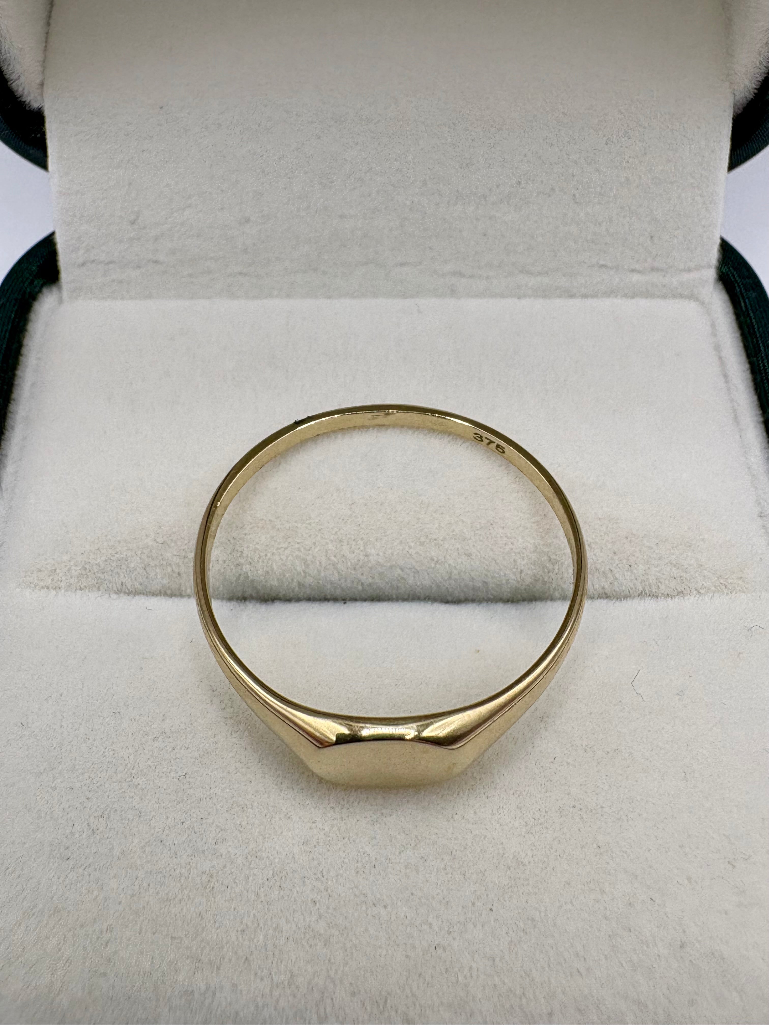 9ct gold signet ring
