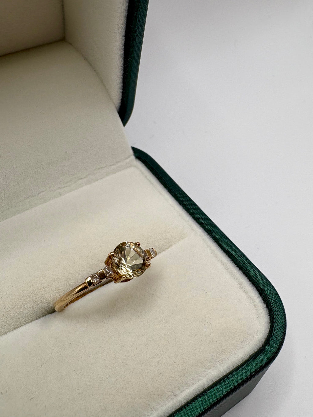9ct gold quartz and diamond ring