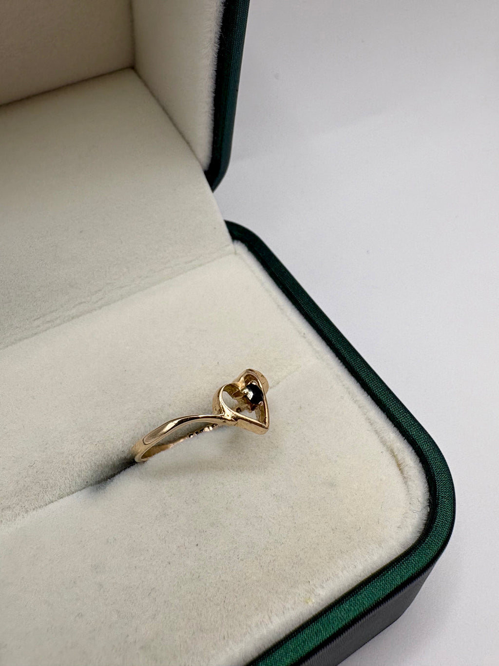 9ct gold sapphire heart ring