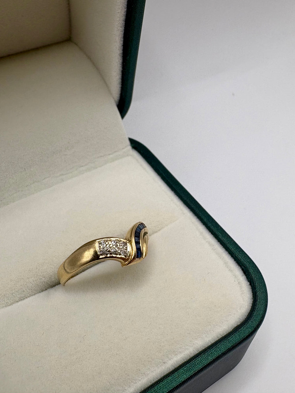 14ct gold sapphire and diamond ring
