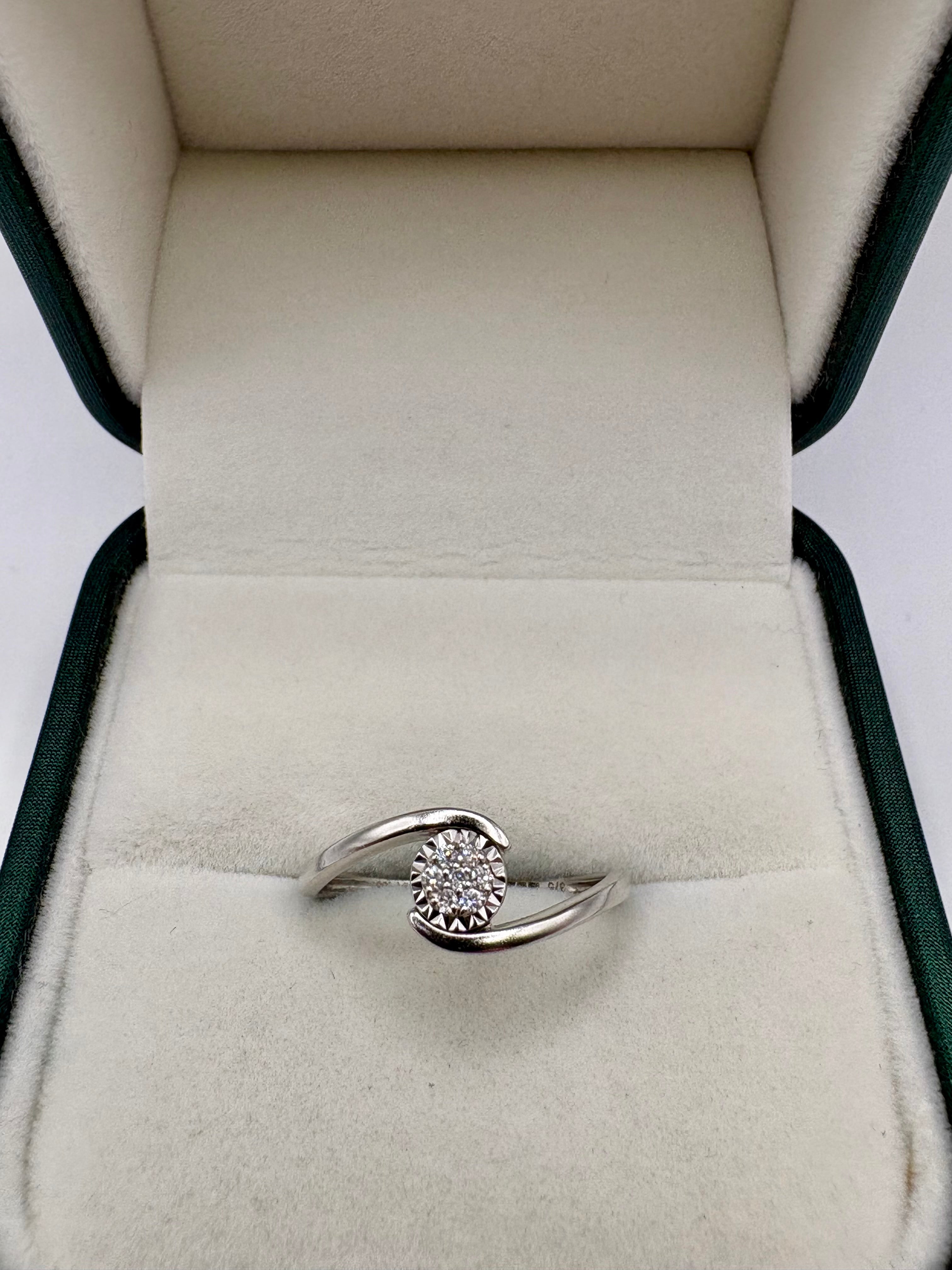 9ct white gold diamond cluster ring
