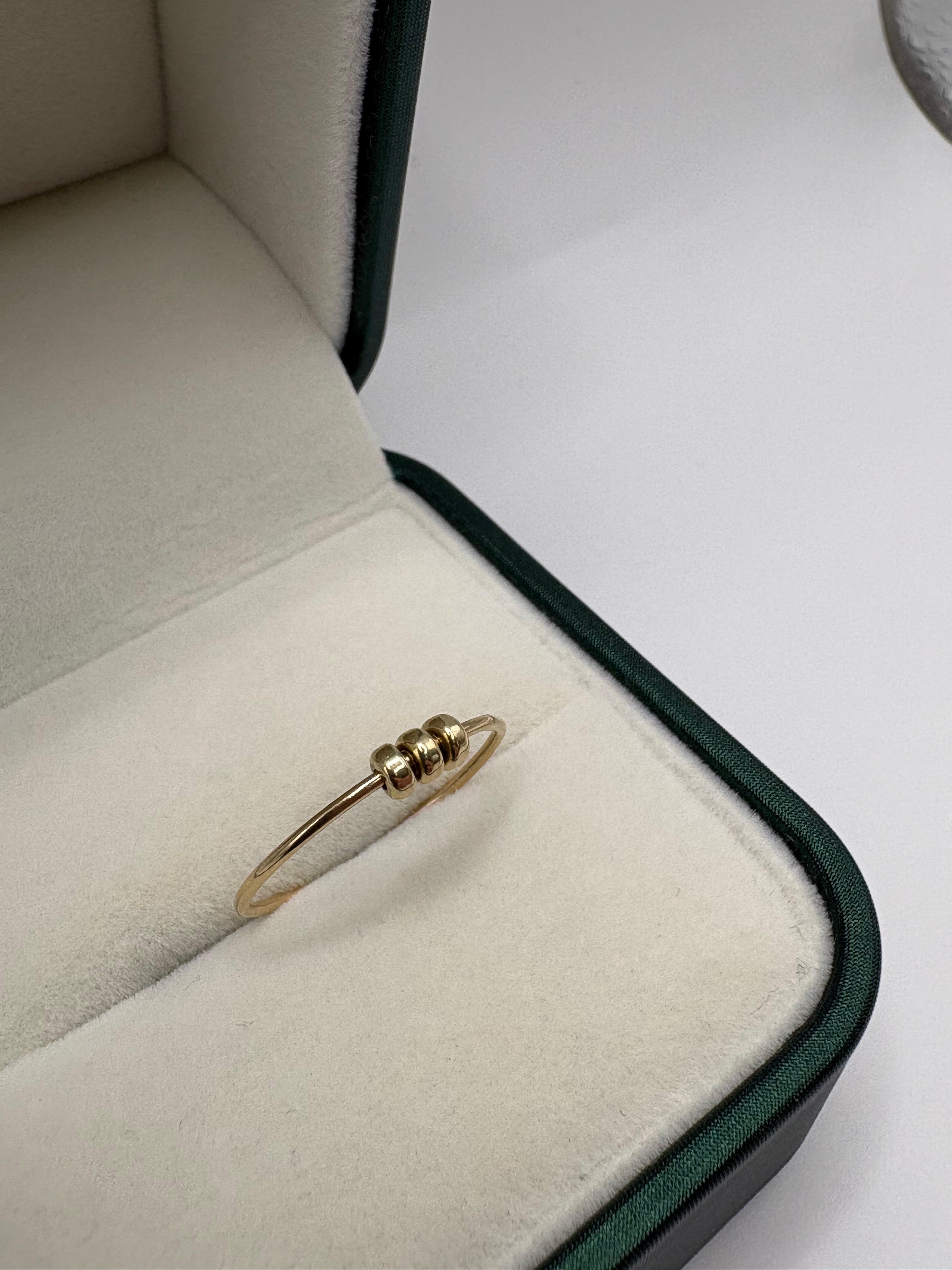 9ct gold fidget ring