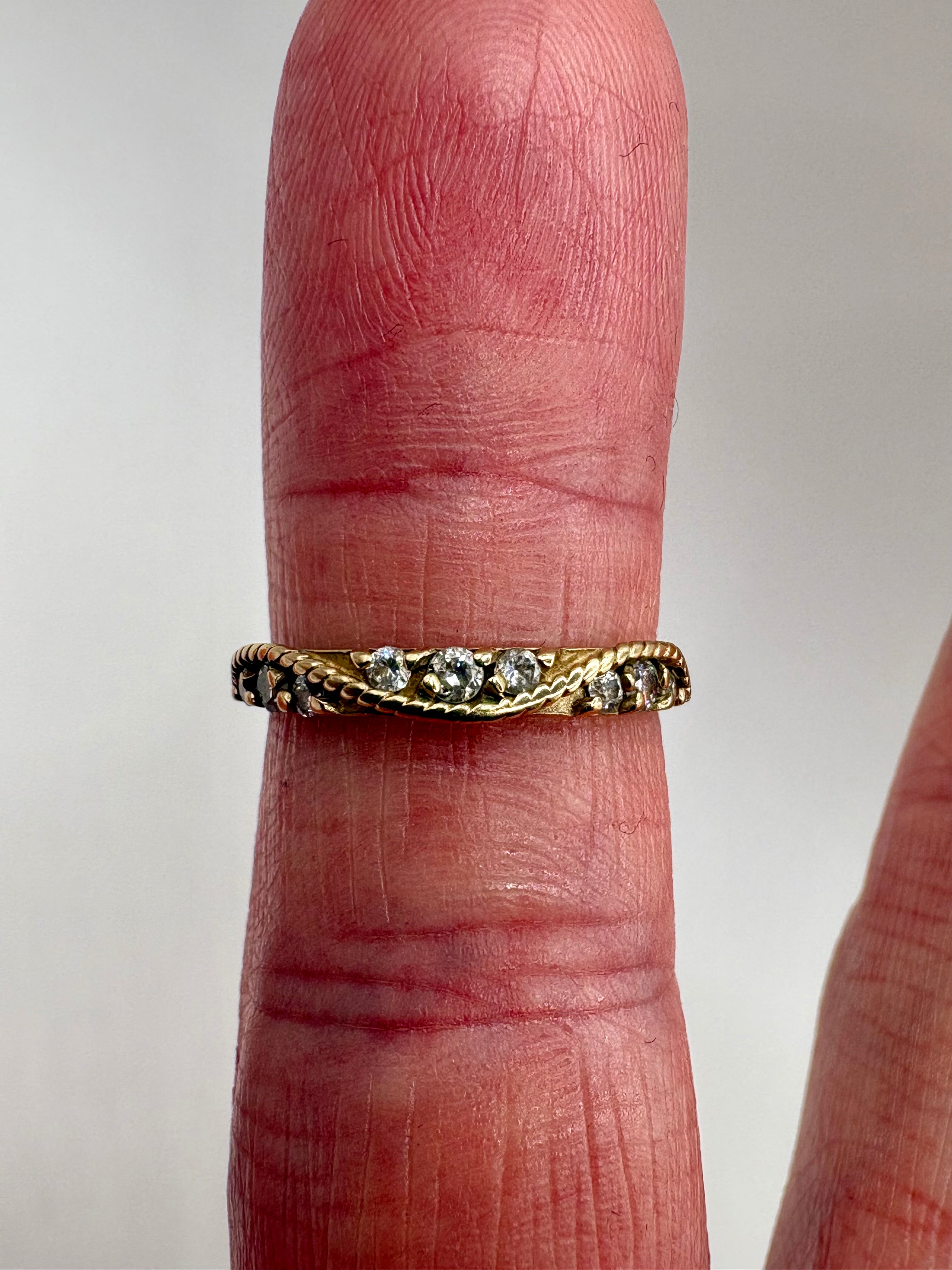 9ct gold synthetic spinel ring