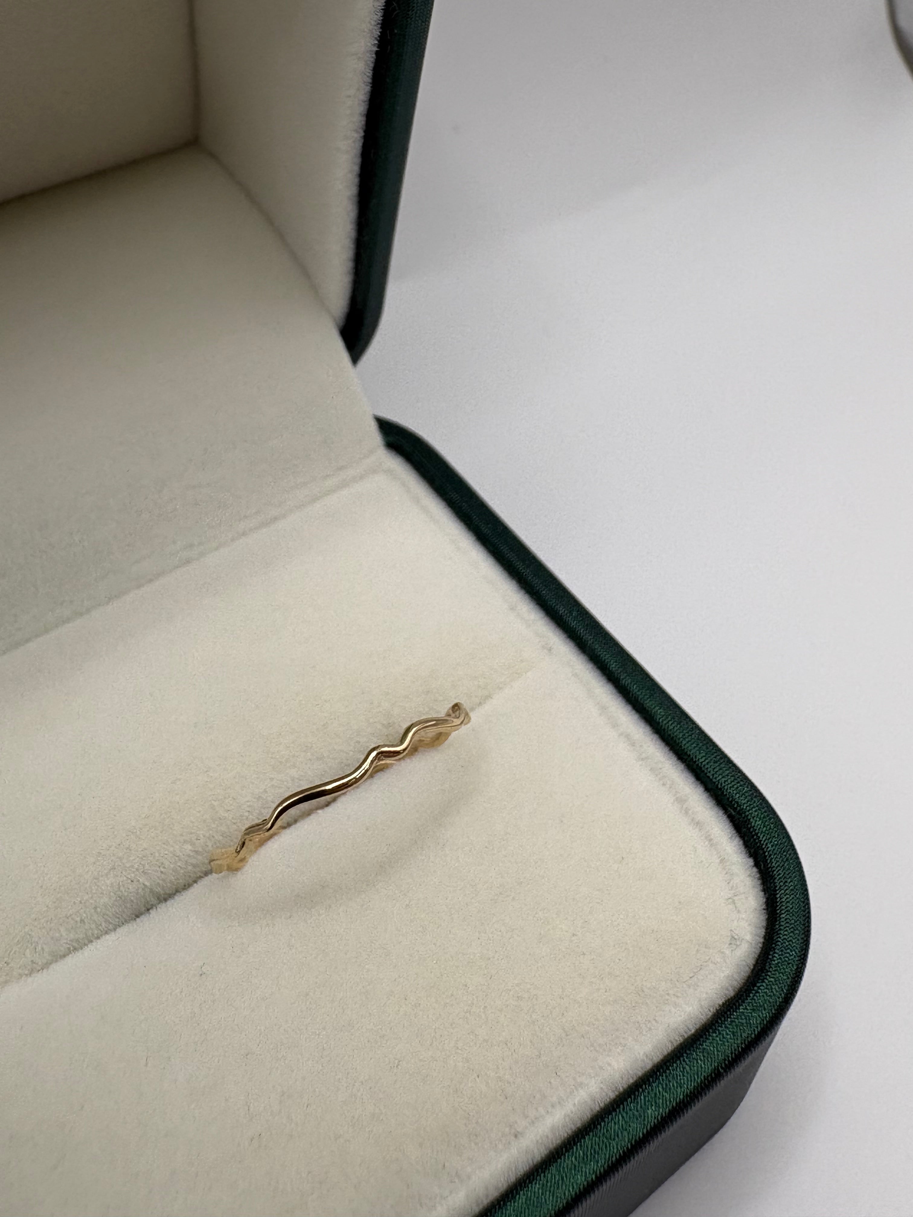 9ct gold tidal wave ring