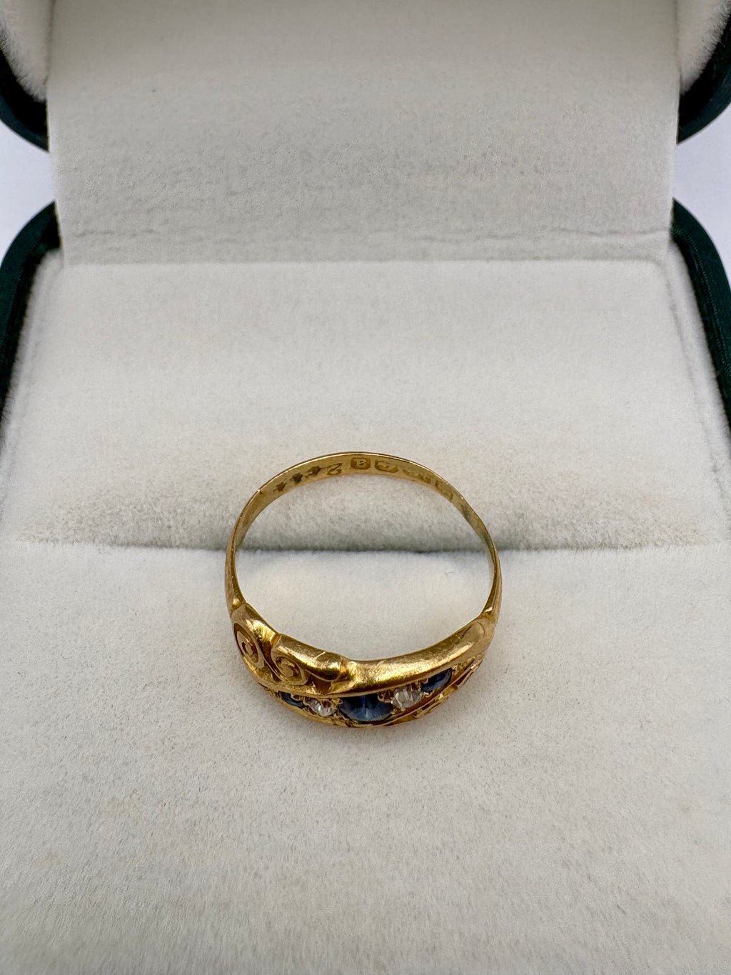 18ct gold vintage sapphire and diamond gypsy ring