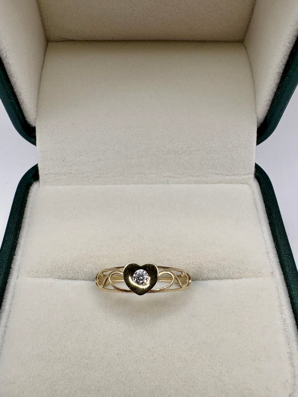 9ct gold cz heart signet ring